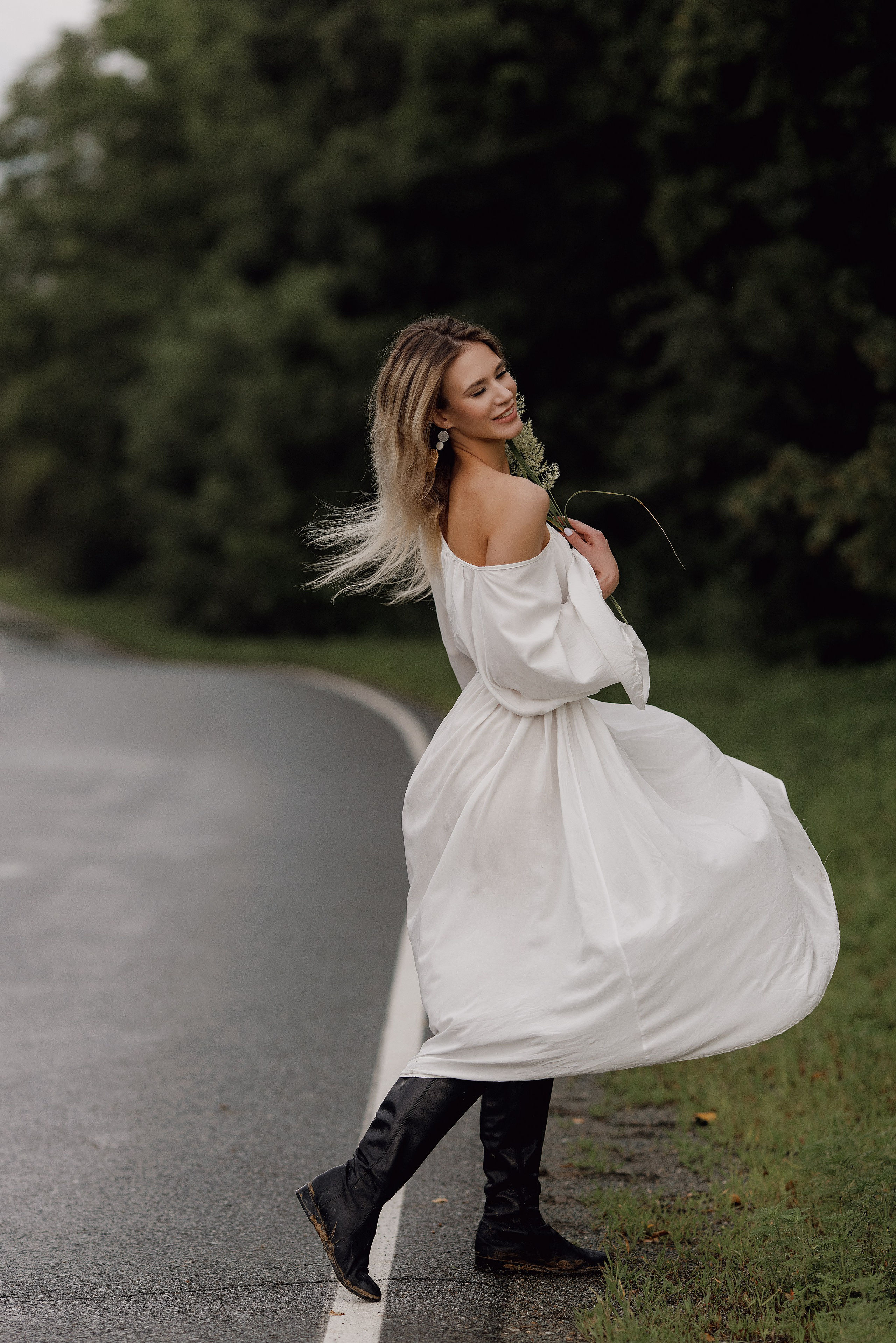 Вечерняя прогулка в поле. Свадебный фотограф Санкт-Петербург  Москва