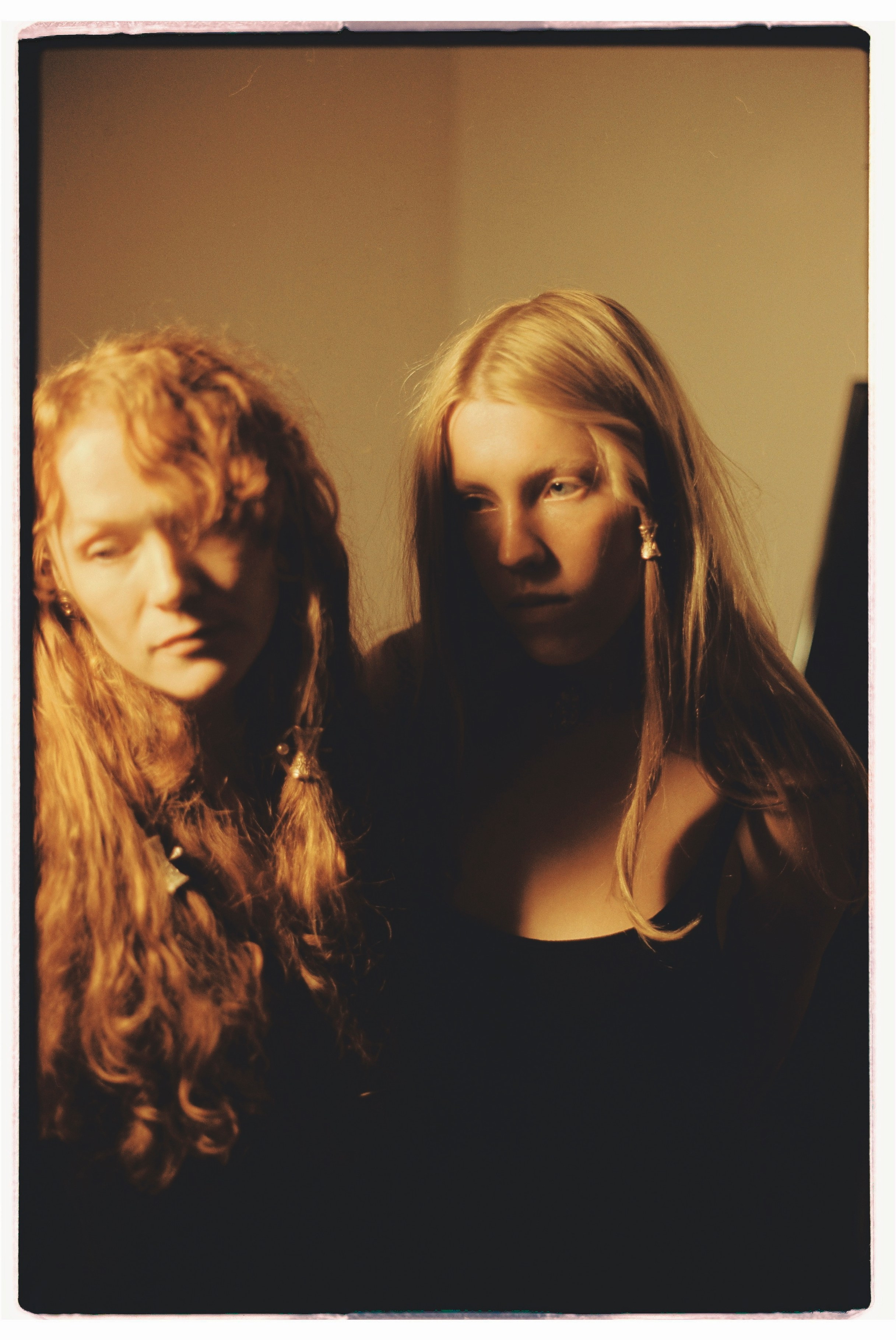 Black form. Yana Bulgakova Photographhy