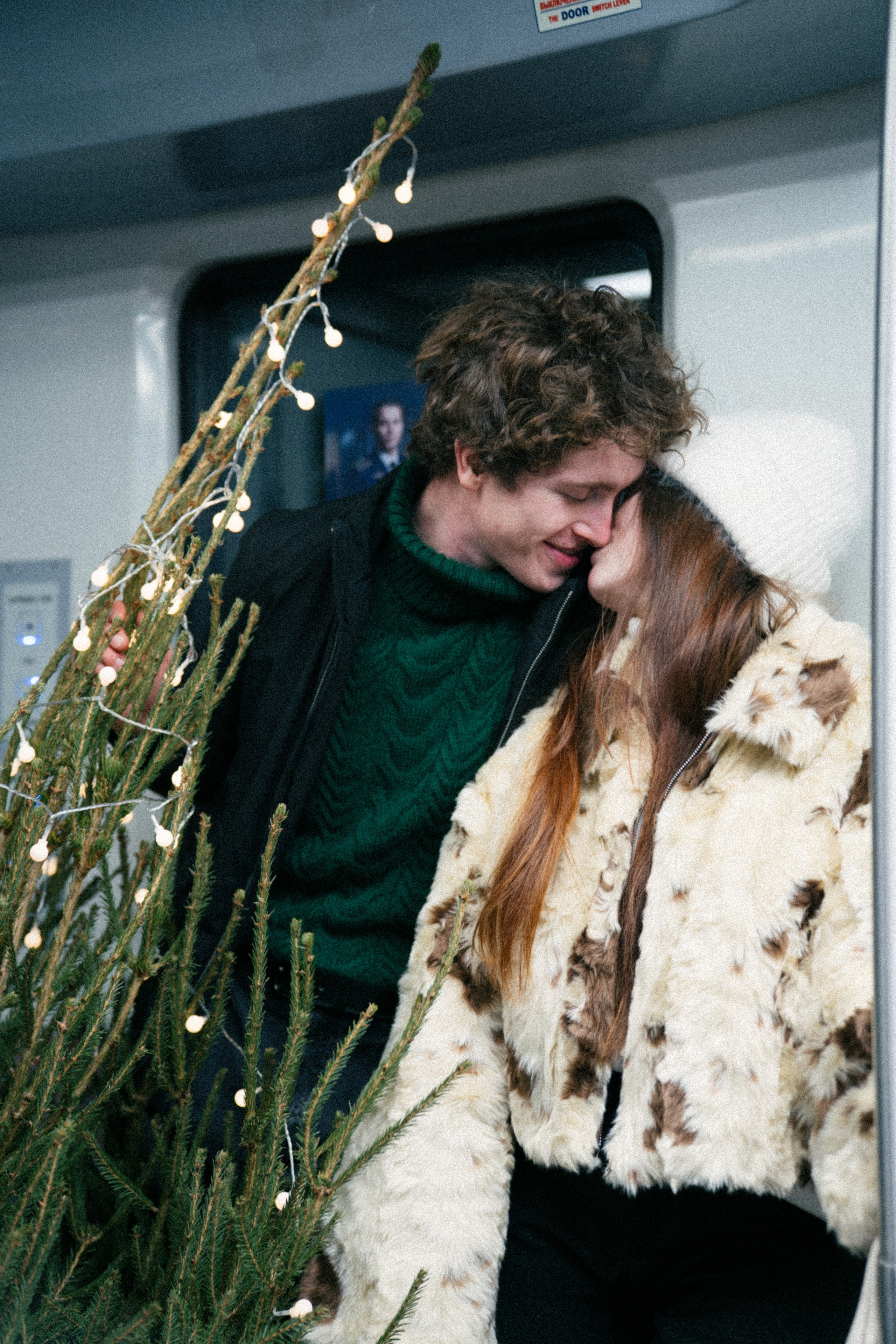 НОВОГОДНЯЯ ПРОГУЛКА ПАРЫ ПО ЧЕРНЫШЕВСКОЙ ПЕРЕД НОВЫМ ГОДОМ. Профессиональный фотограф, Санкт-Петербург — Виктория Богомолова