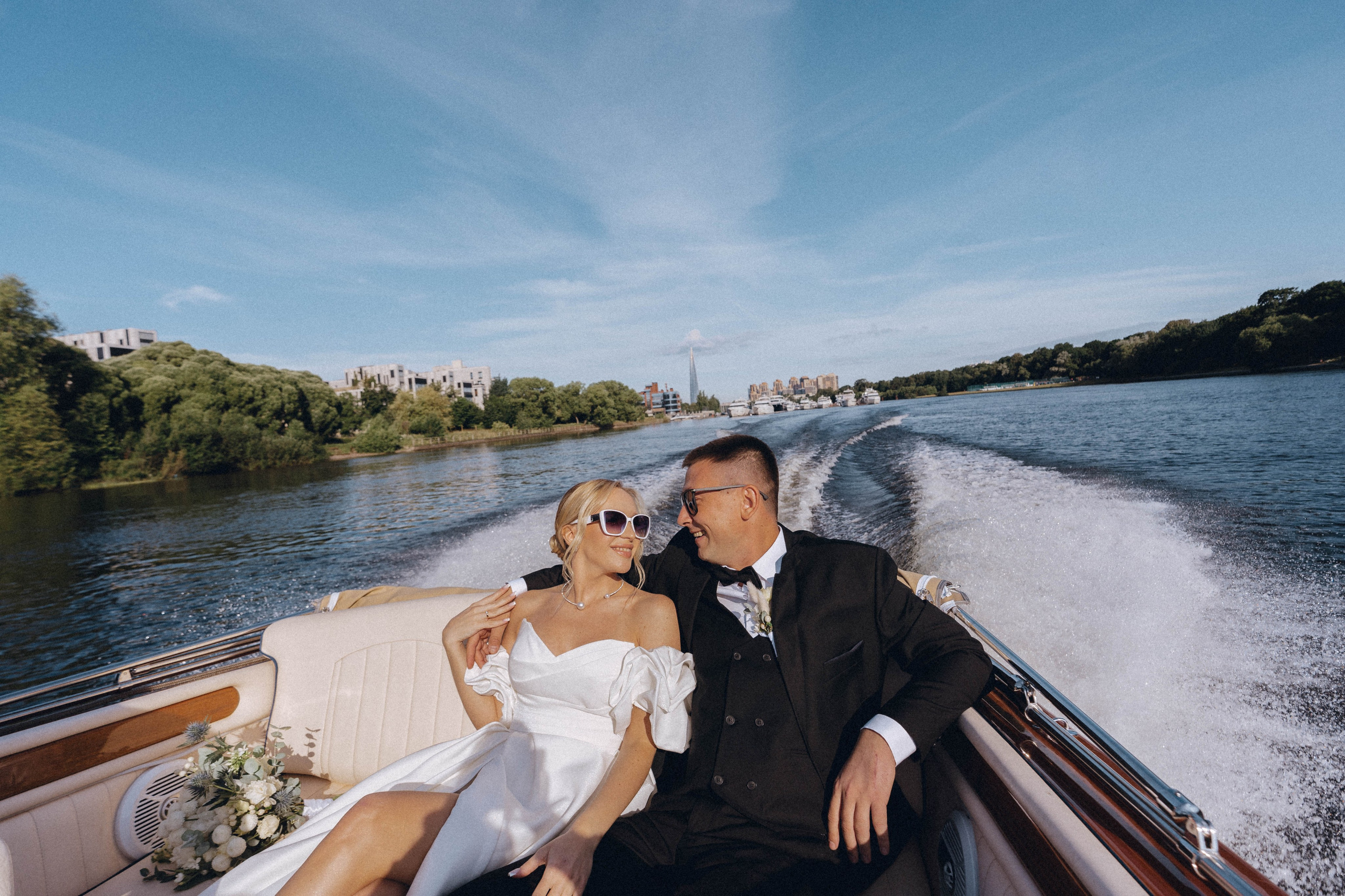СВАДЕНБНАЯ СЬЕМКА НА КАТЕРЕ ПО КАНАЛАМ САНКТ-ПЕТЕРБУРГА И В АКВАТОРИИ НЕВЫ. Профессиональный фотограф, Санкт-Петербург — Виктория Богомолова