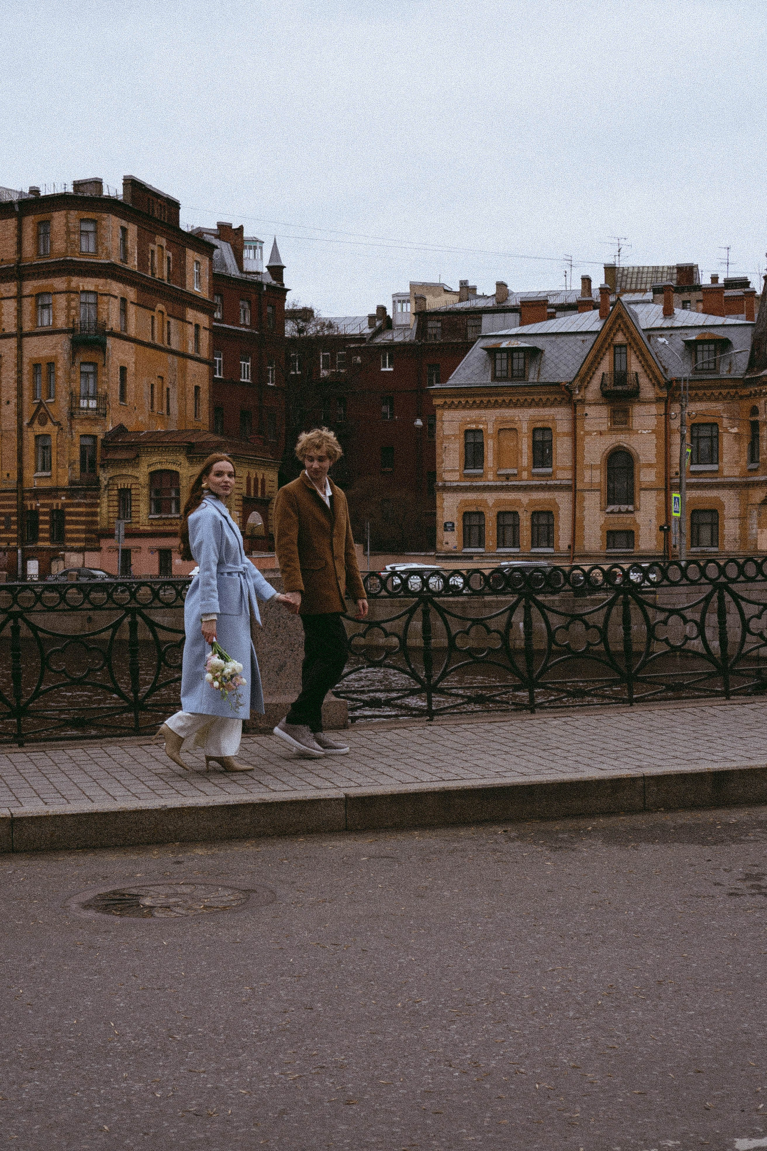 СВАДЕБНАЯ СЬЕМКА В ОТЕЛЕ. СБОРЫ ЖЕНИХА И НЕВЕСТЫ И ТАКЖЕ ТОР И ПОДГОТОВКА К ПРОГУЛКЕ И ПРОГУЛКА ПО ПЕТРОГРАДКЕ. Профессиональный фотограф, Санкт-Петербург — Виктория Богомолова