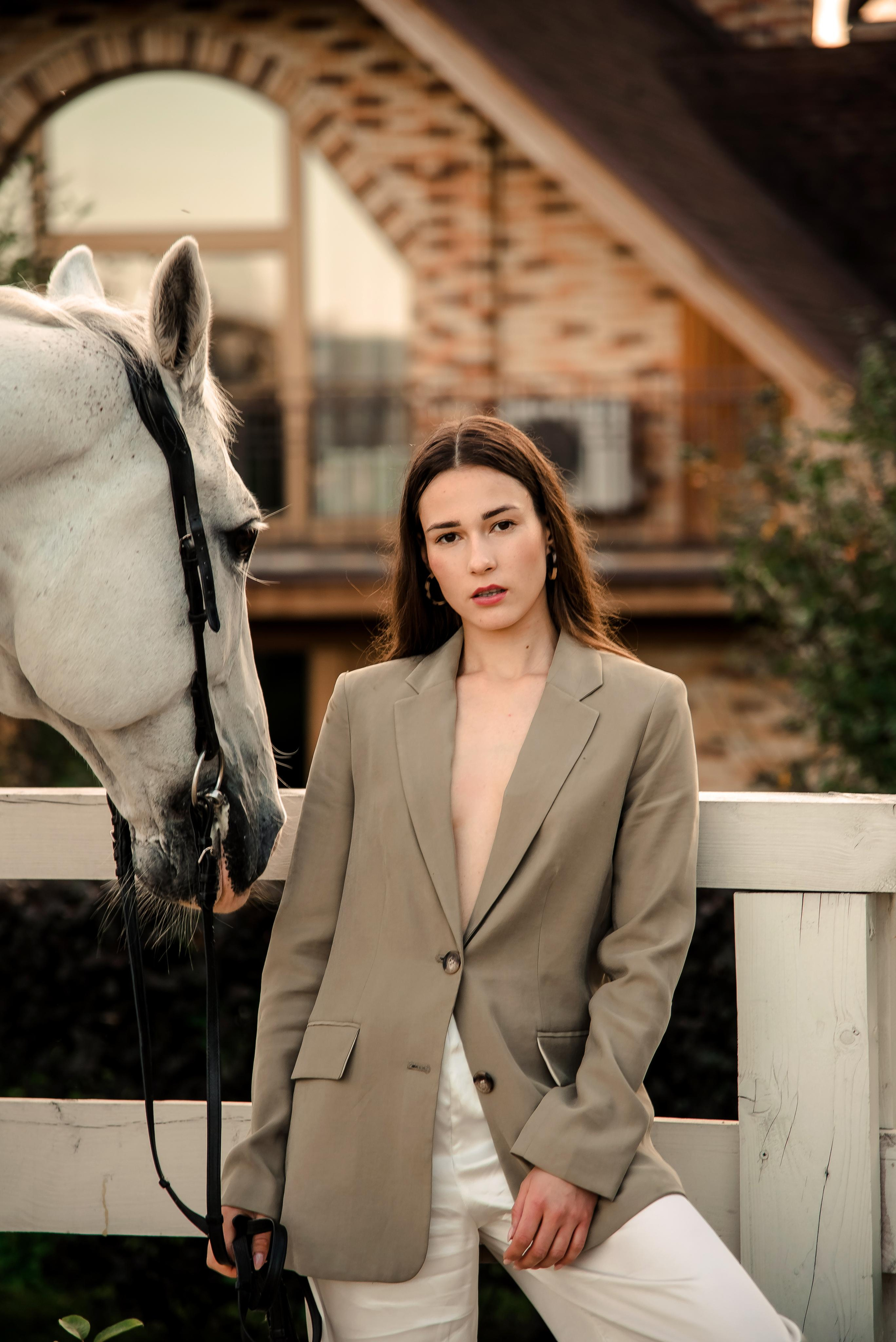 Фотосессии с лошадьми. Контент фотограф в Москве Лихачева Ксения