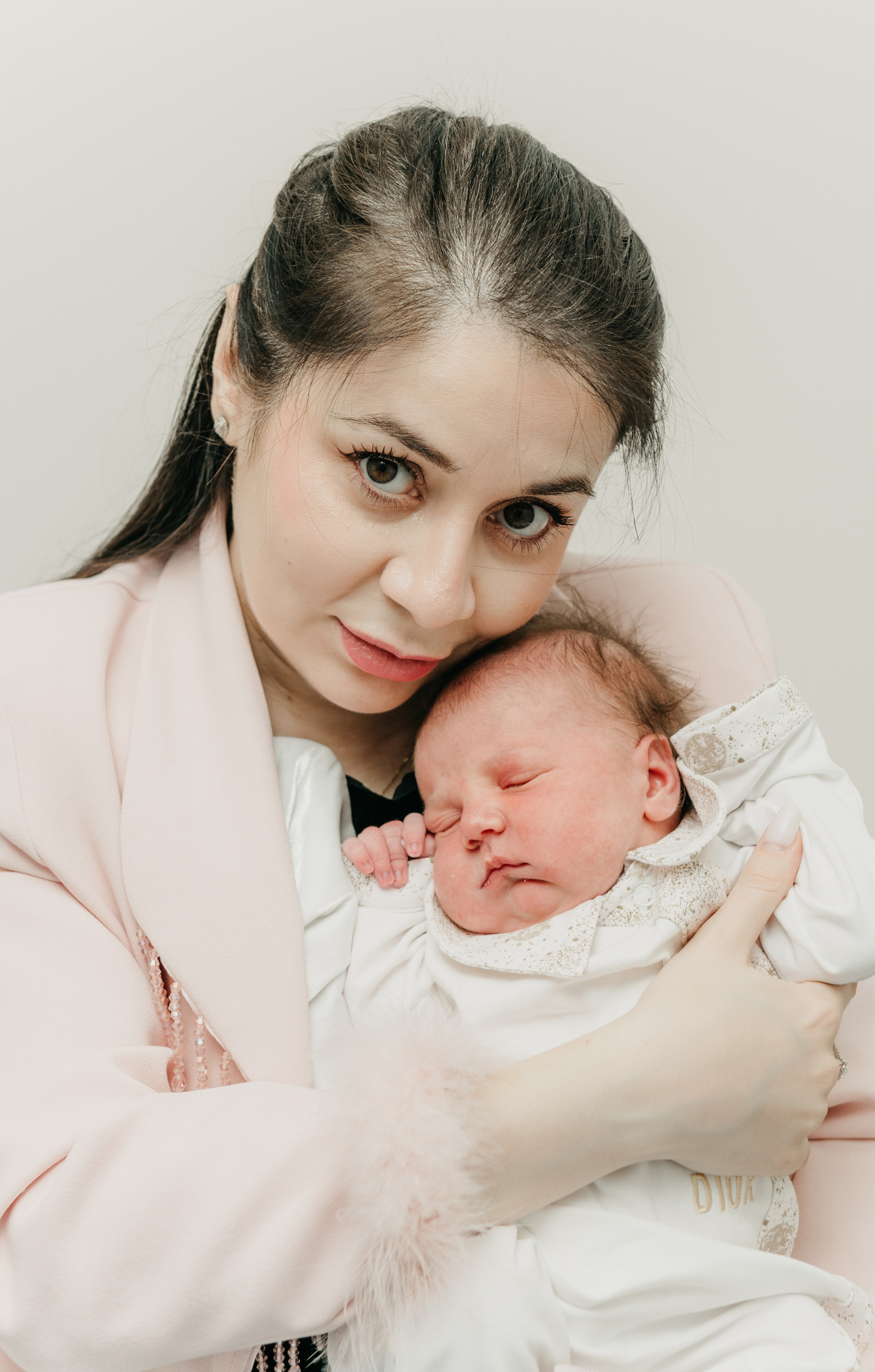 Выписка Евы. Мать и дитя на Севастопольском. Фотограф на выписку из роддома в Москве и МО