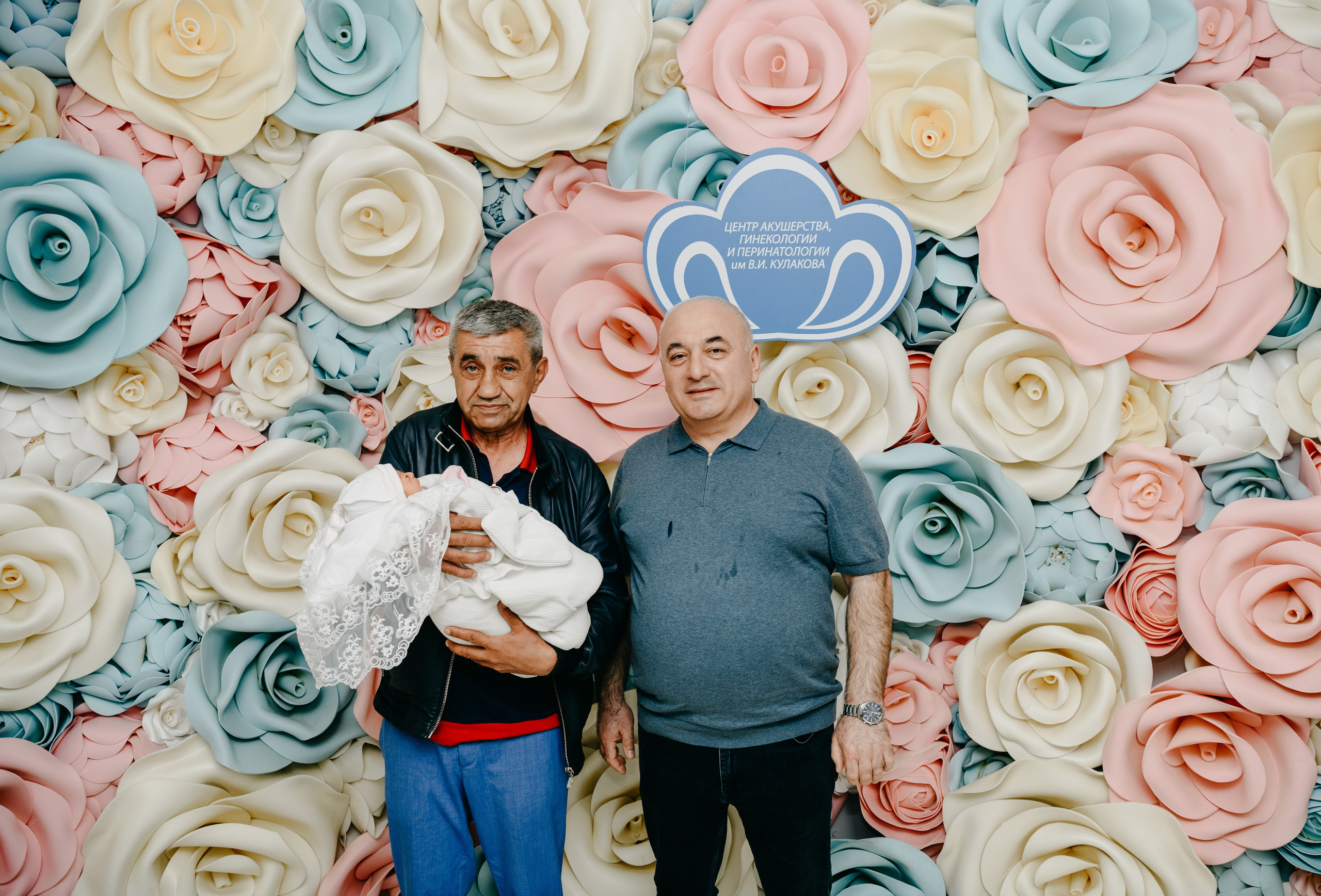 Выписка Амелии в ФГБУ Кулакова. Фотограф на выписку из роддома в Москве и МО