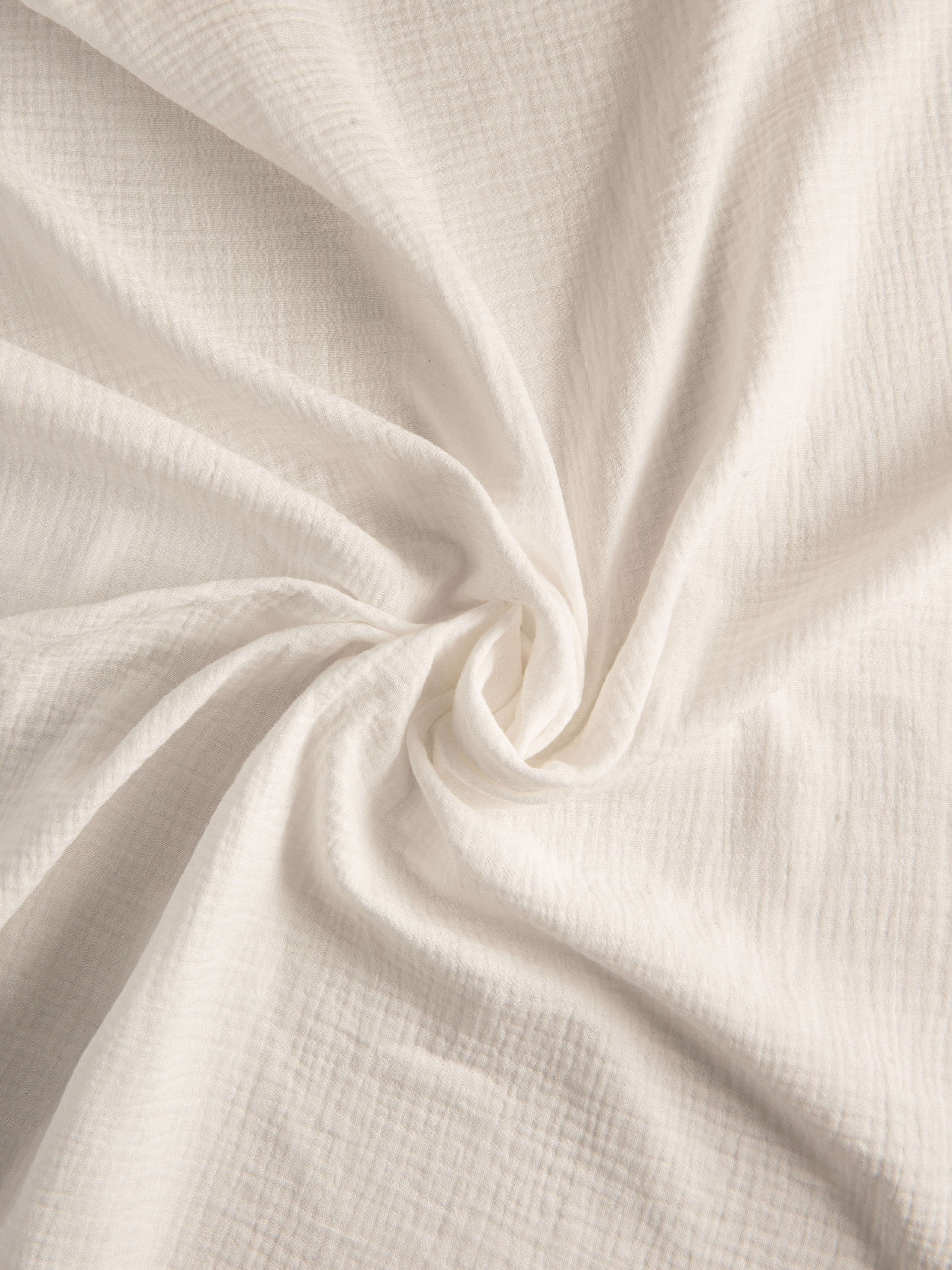 Белая пеленка с закручиванием по середине