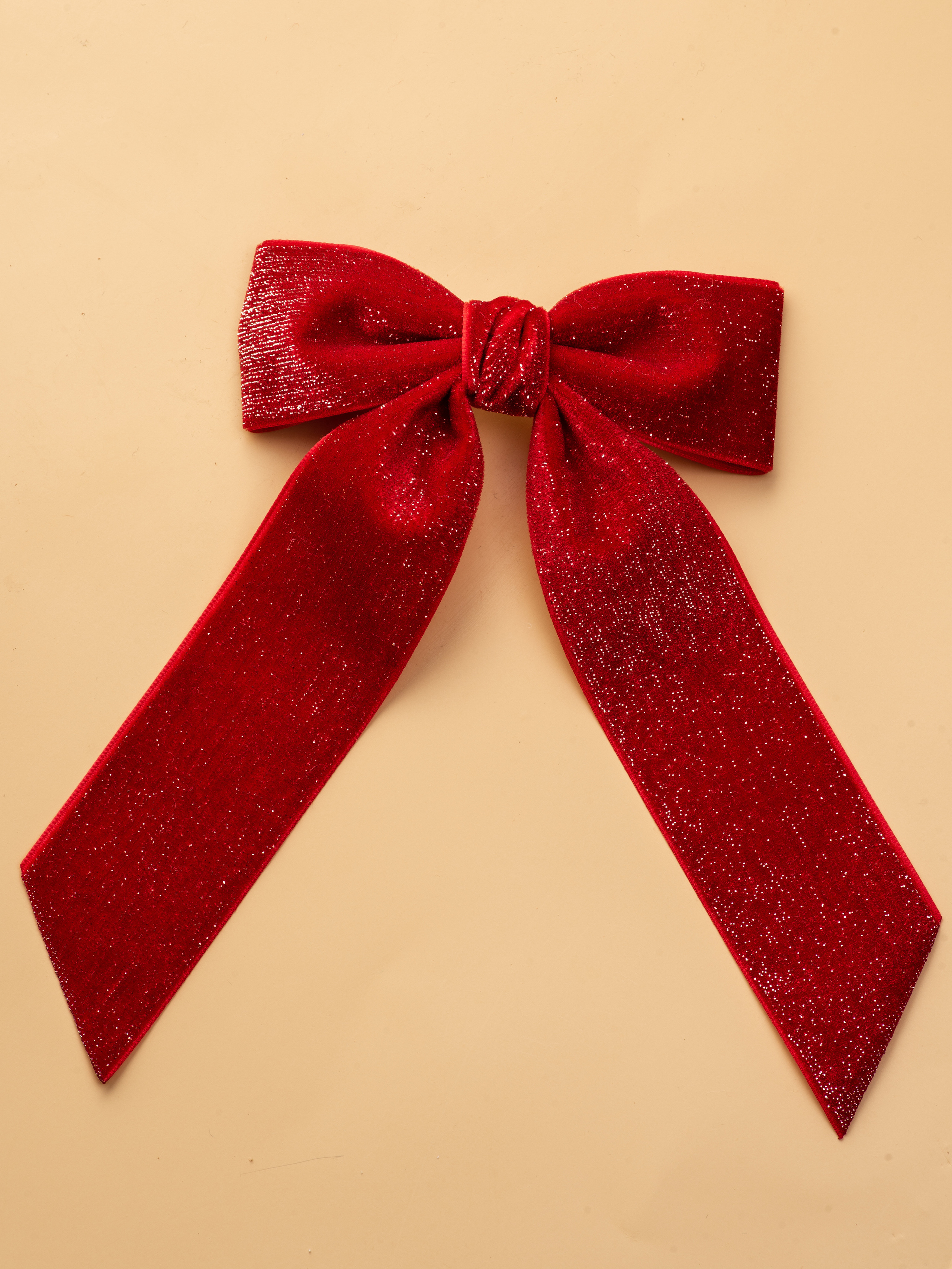 Каталожное фото красного банта для маркетплейсов