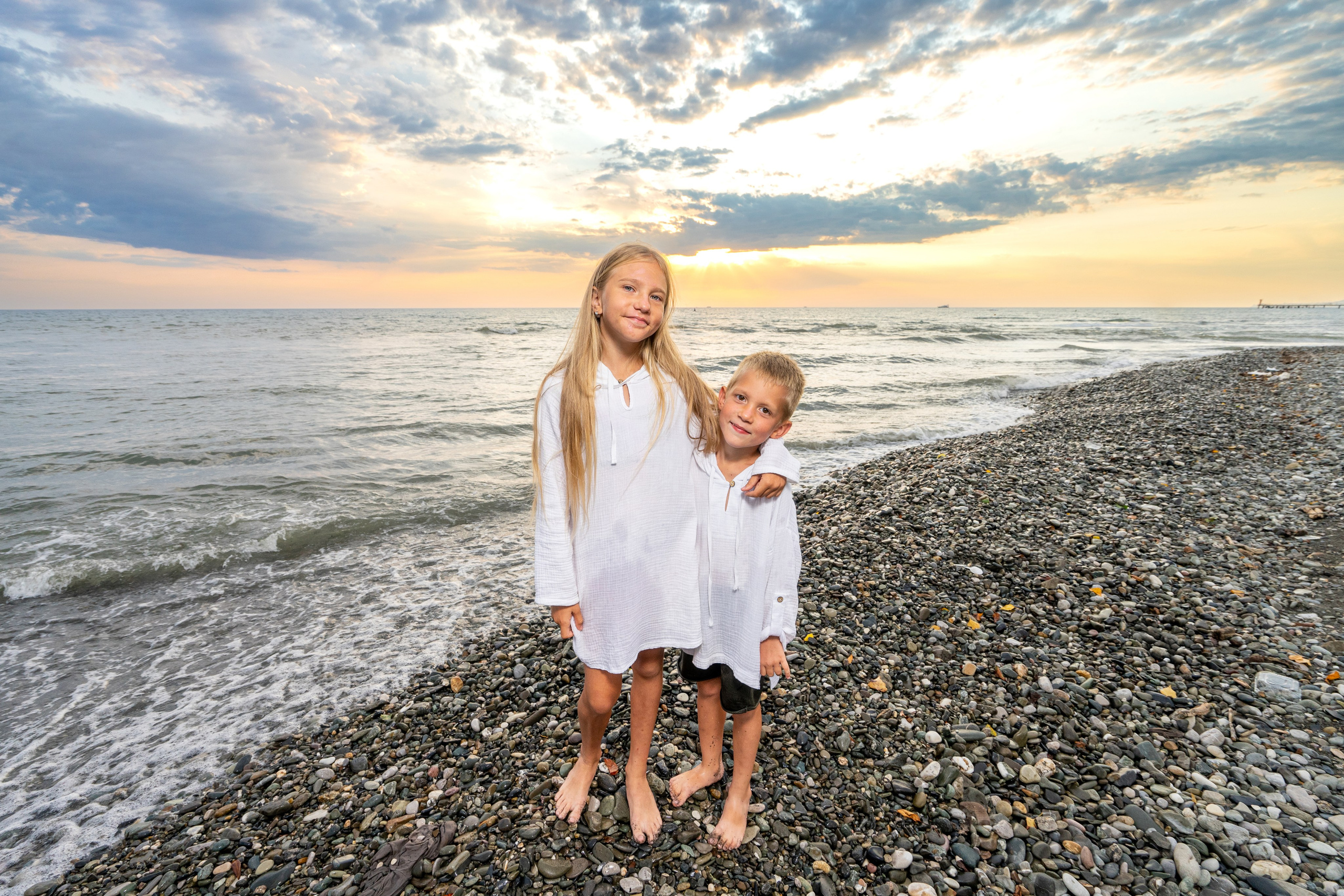 Семейная съемка на море на закате. Фотограф в Сочи Тиунова Маргарита и Тиунов Евгений