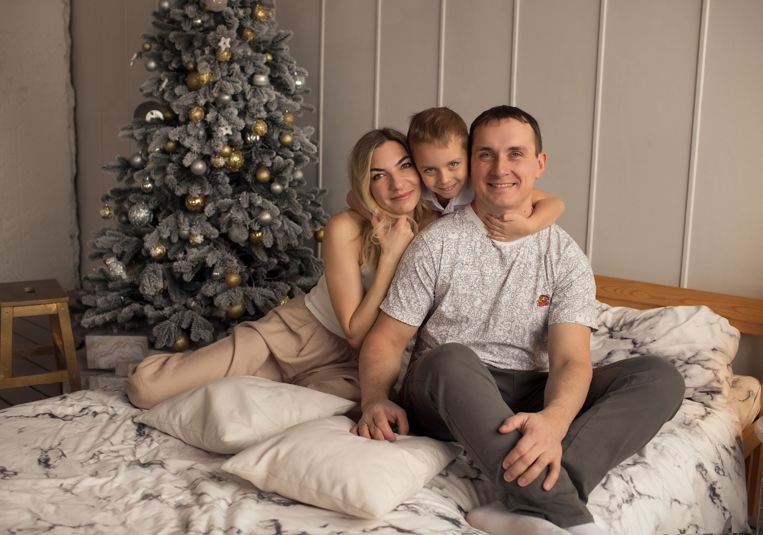 Новогодние объятия. Семейный и детский фотограф в Саратове Полина Коткина