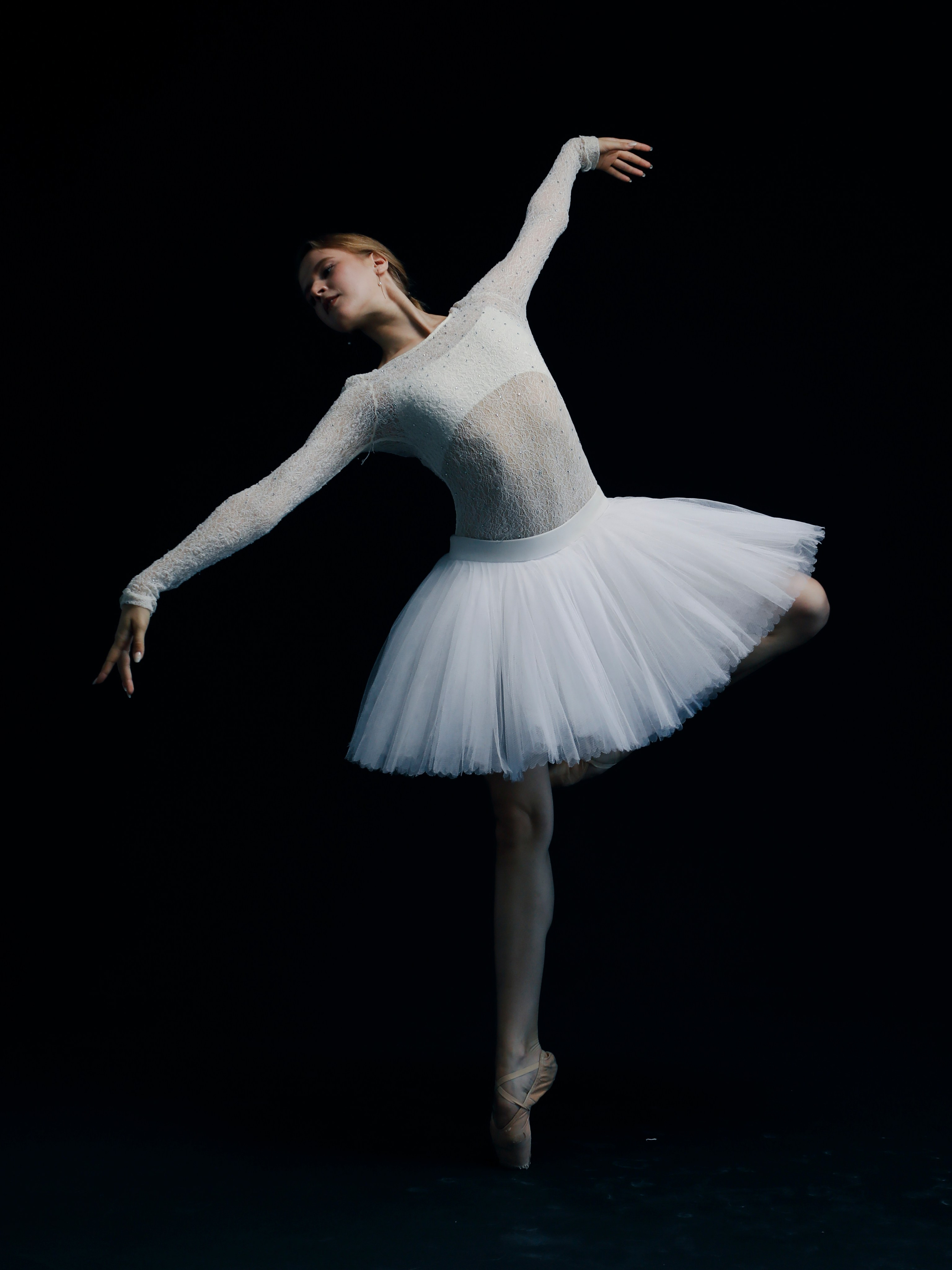 The silk and the tide. Elizabeth Marriott