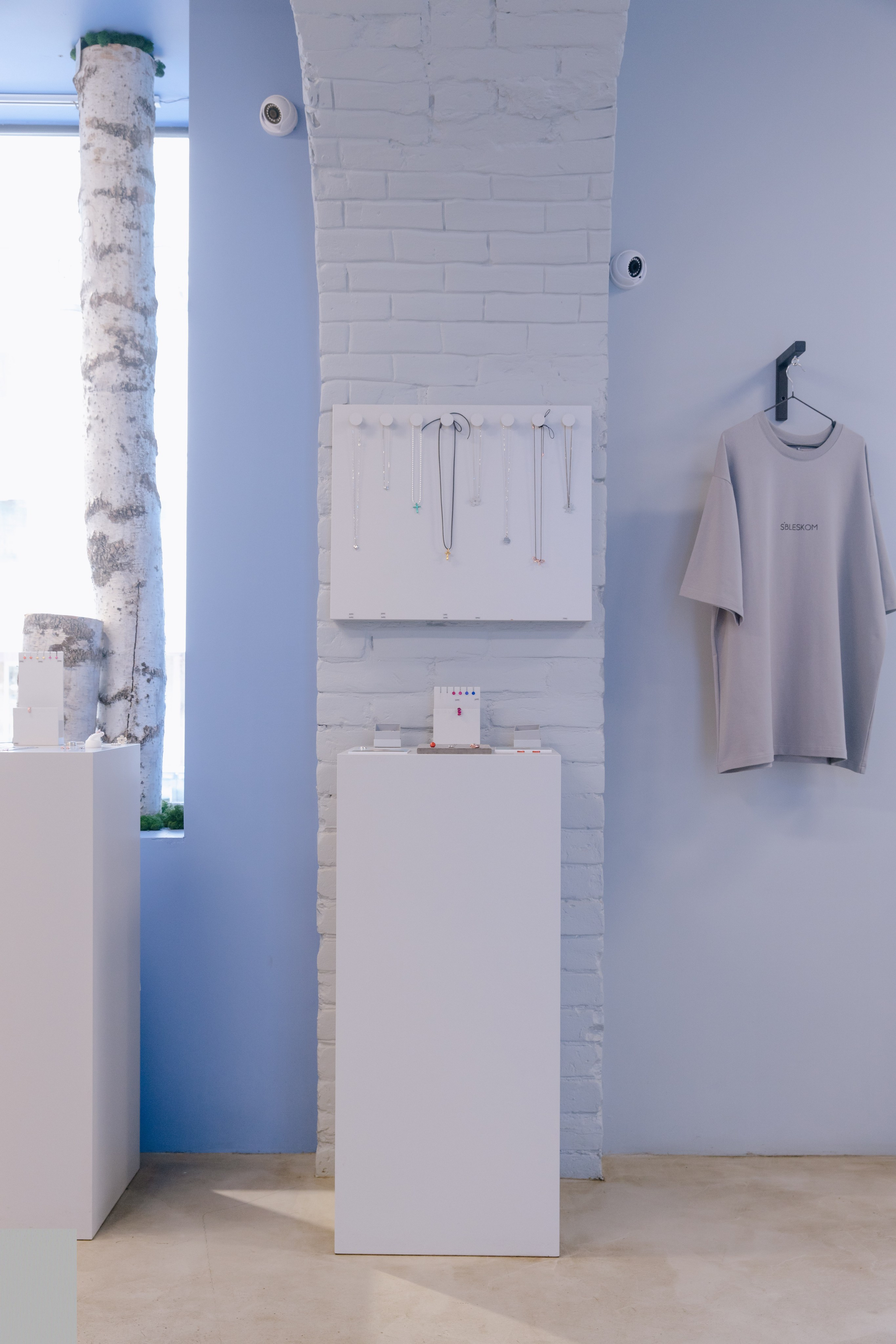 SBLESKOM ​Ювелирный салон Томск Ленина, 72. ГУДРУМ — Мебель на заказ в Томске | Кухни | Шкафы | Стулья и Столы