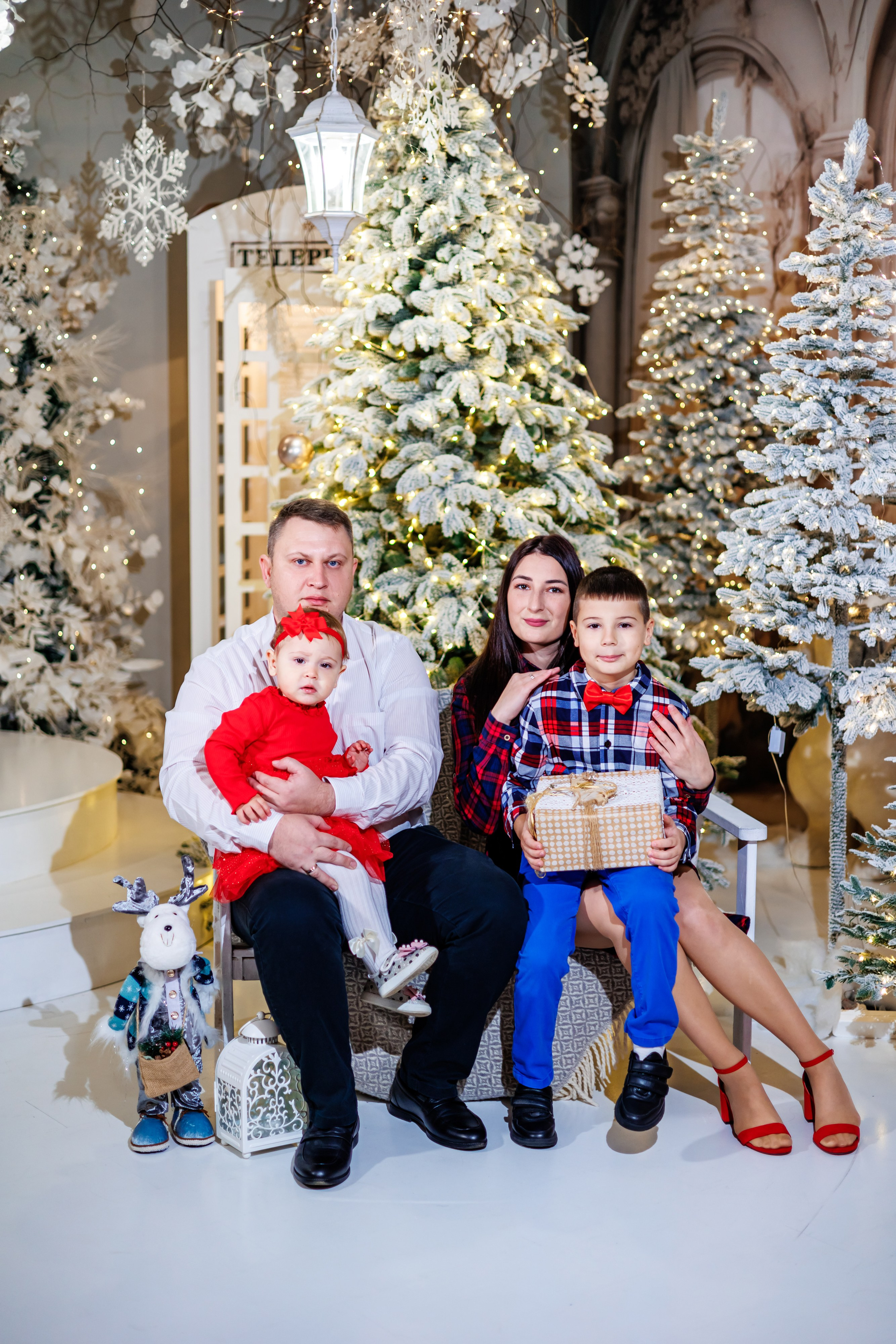 Юля с семьей Новый год 25. Свадебный и семейный фотограф в Армавире