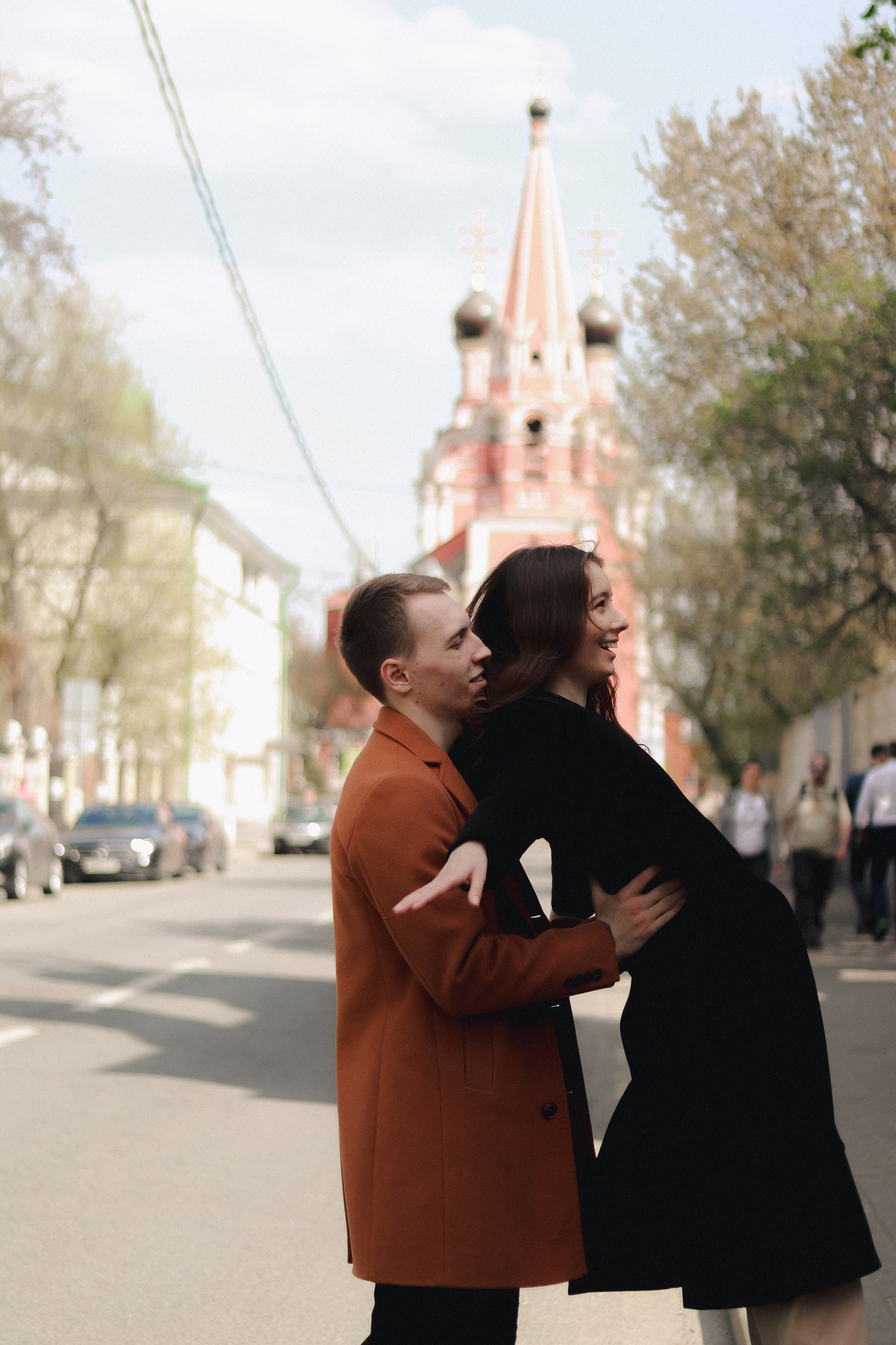 Парная фотосессия Елизавета & Роман на Котельнической набережной в Москве. Индивидуальный, свадебный, и love-story фотограф в Москве
