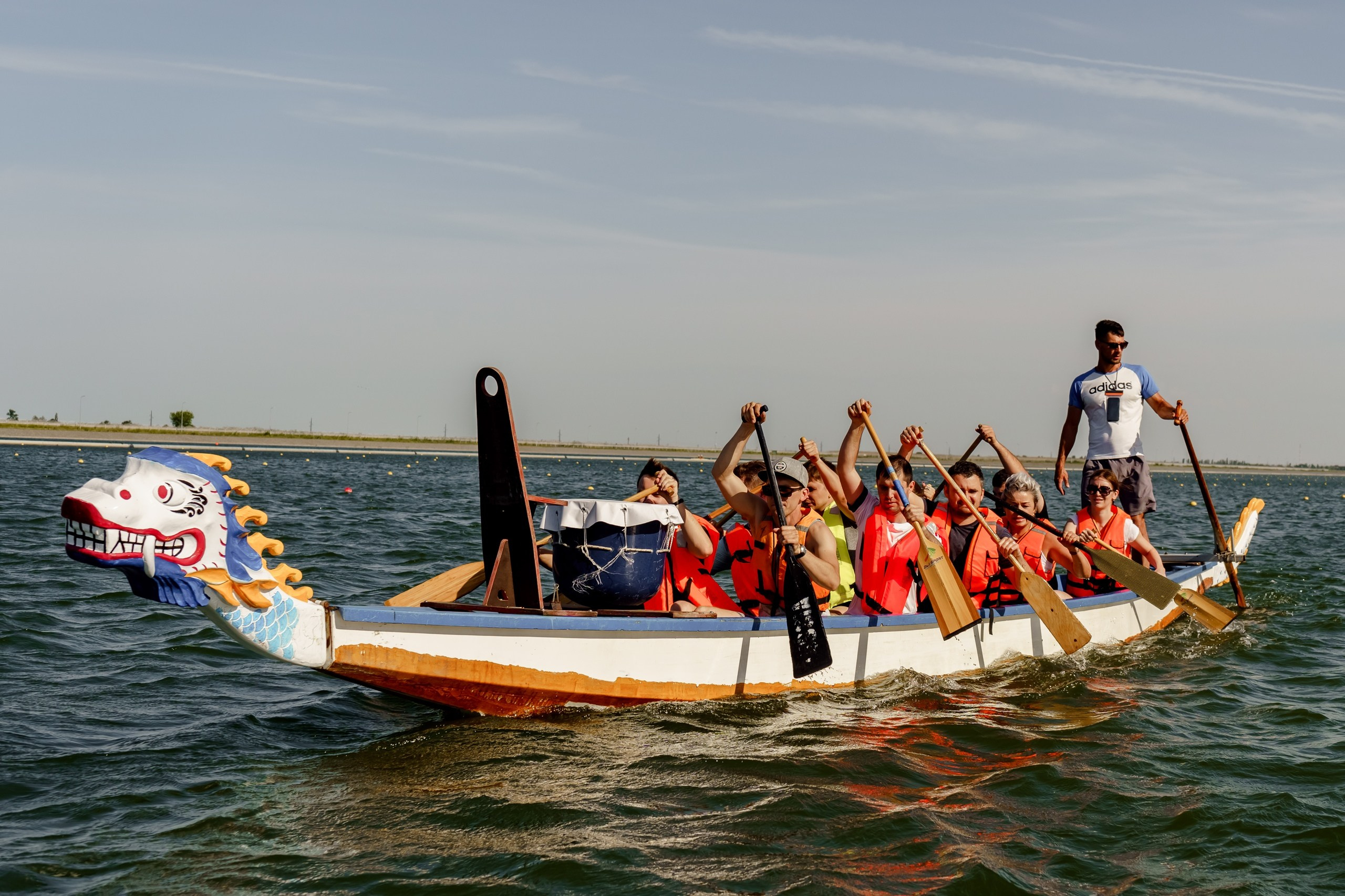 Соревнования на лодках-драконах. Студия событий ДЕЙЗИ. Организация мероприятий. Свадебное агентство в Ростове-на-Дону. Свадебный организатор. Организация свадьбы под ключ