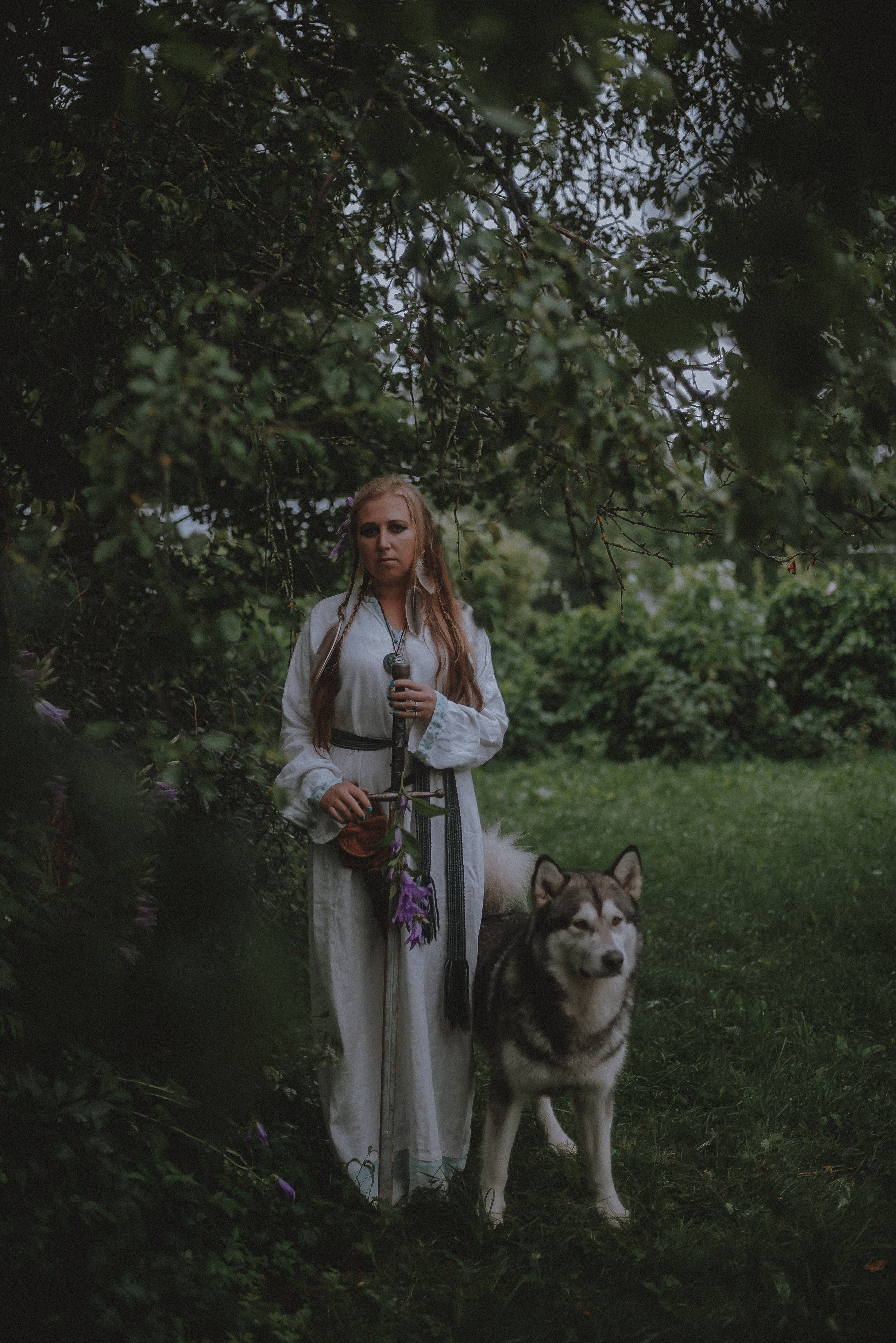 Славянская мифология. Богиня Девана, бог Сварог и волк Ратибор. Свадебный и семейный фотограф в Москве Сажина Кристина КиМ. Свадебный оператор в Москве Сажин Максим