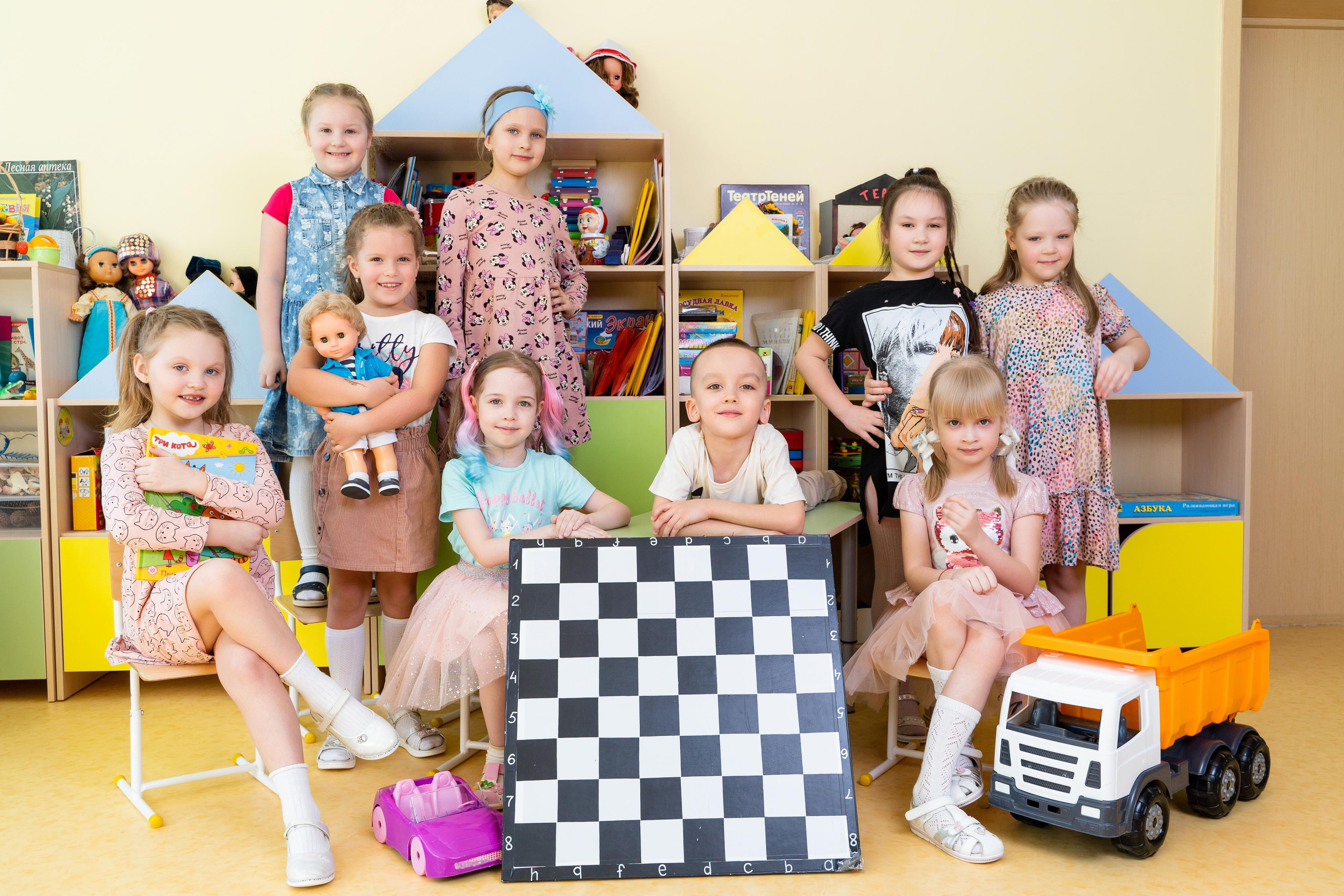 Фотографии выпускников детского сада. Выпускные альбомы Нижнекамск Набережные Челны Фотостудия Небо