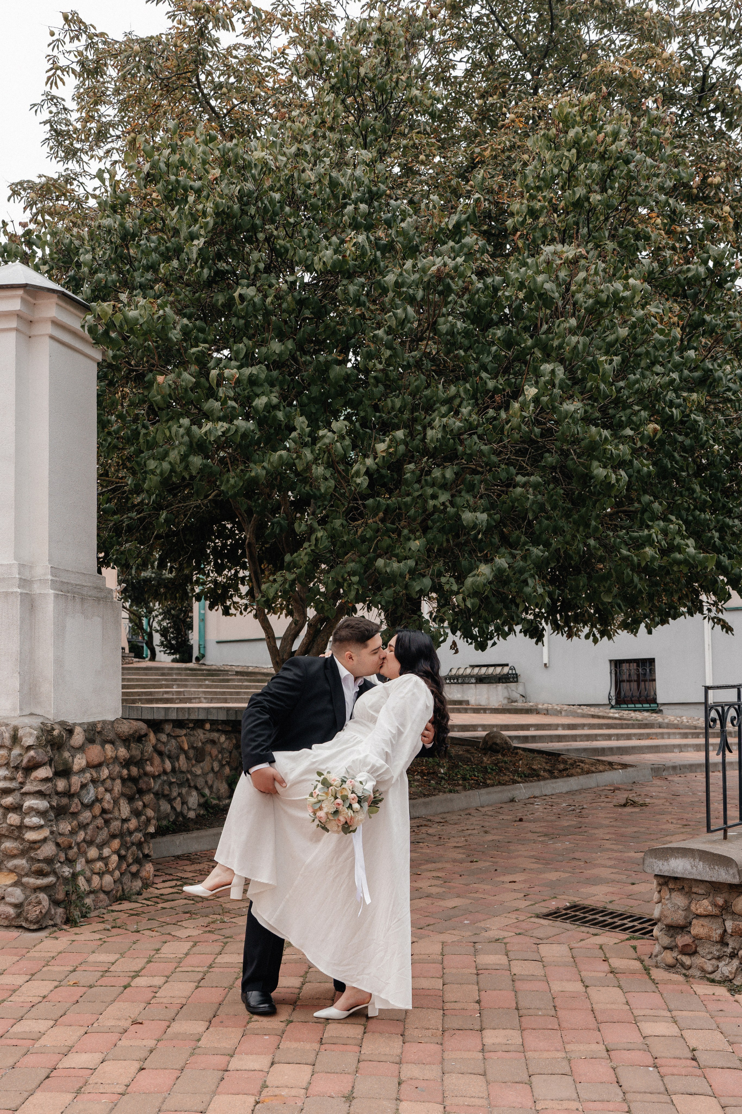 Юля и Дима прогулка в Троицком предместье. Ваш семейный фотограф в Минске — Вика Трегубова