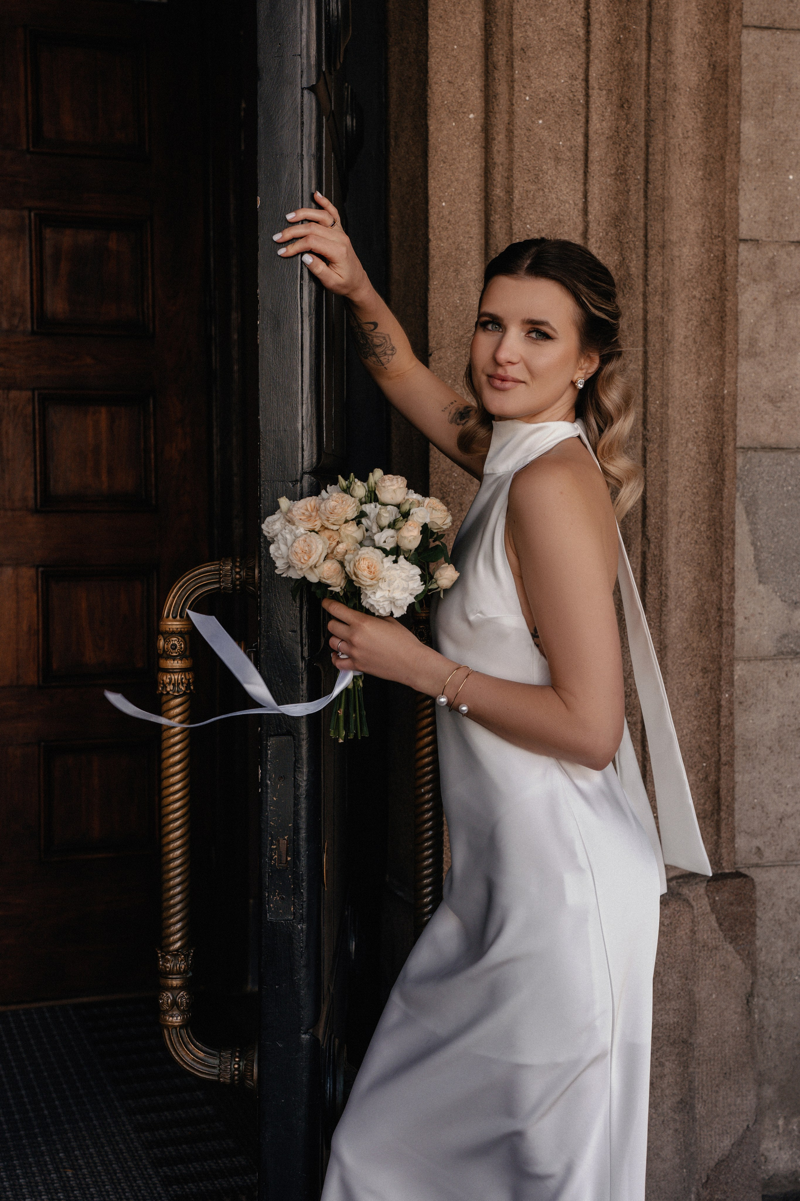 Любовь в одном знаменитом подъезде Минска. Ваш семейный фотограф в Минске — Вика Трегубова