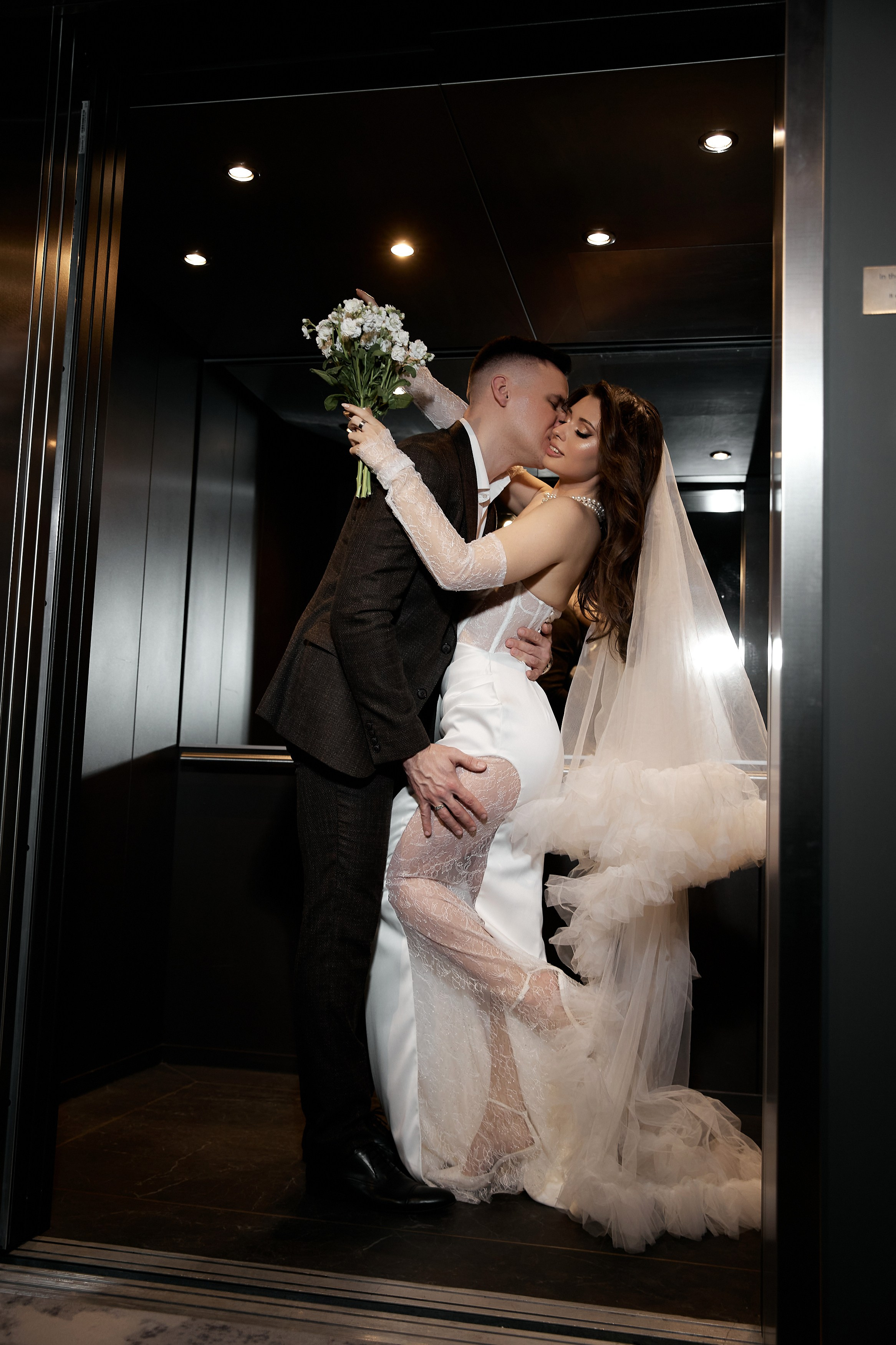 Кристина и Олег в отеле. Свадебный фотограф Москва Калуга