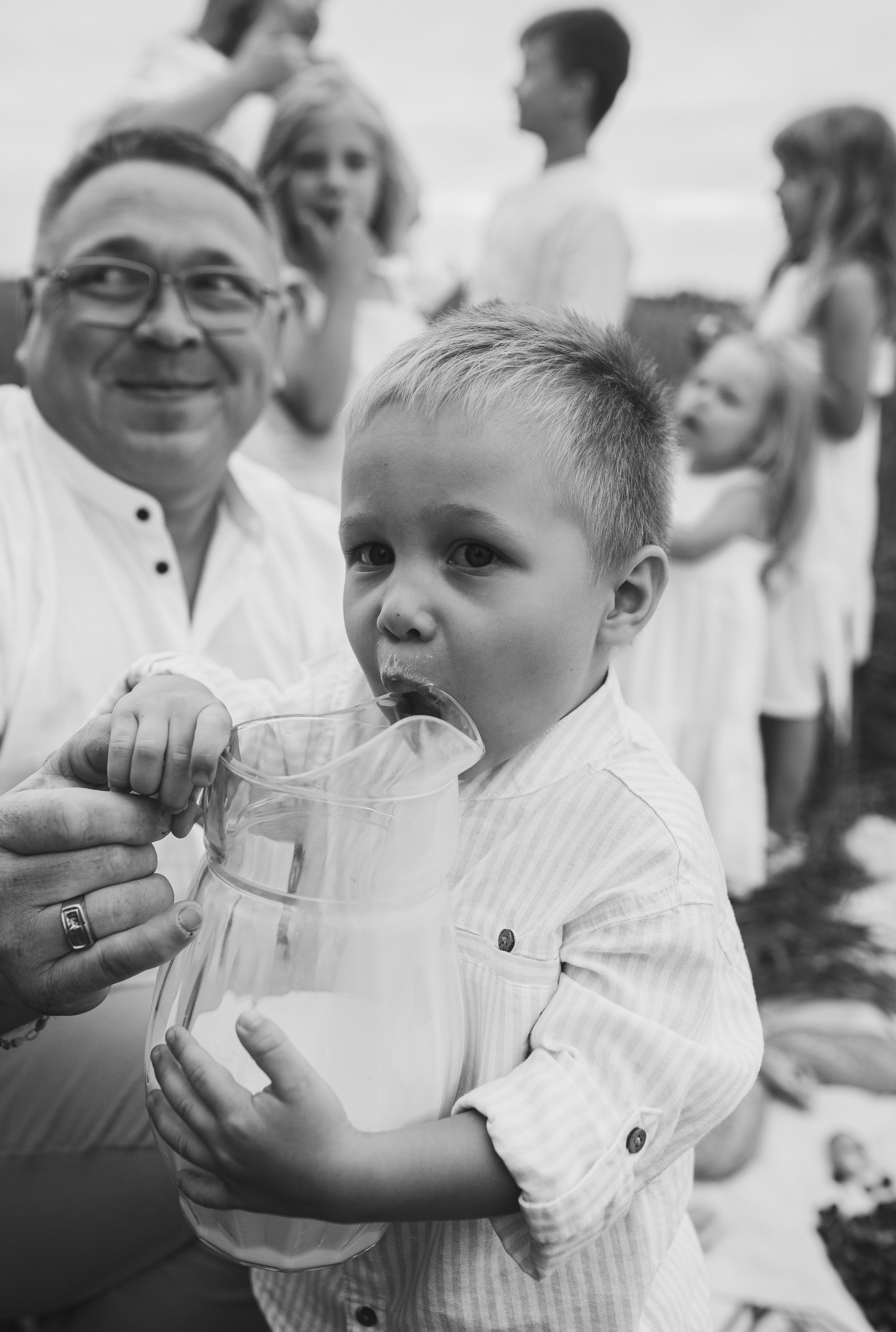 Маша и Миша и их веселая компания (пикник в поле). Семейный и свадебный фотограф в Екатеринбурге Орлова Ирина