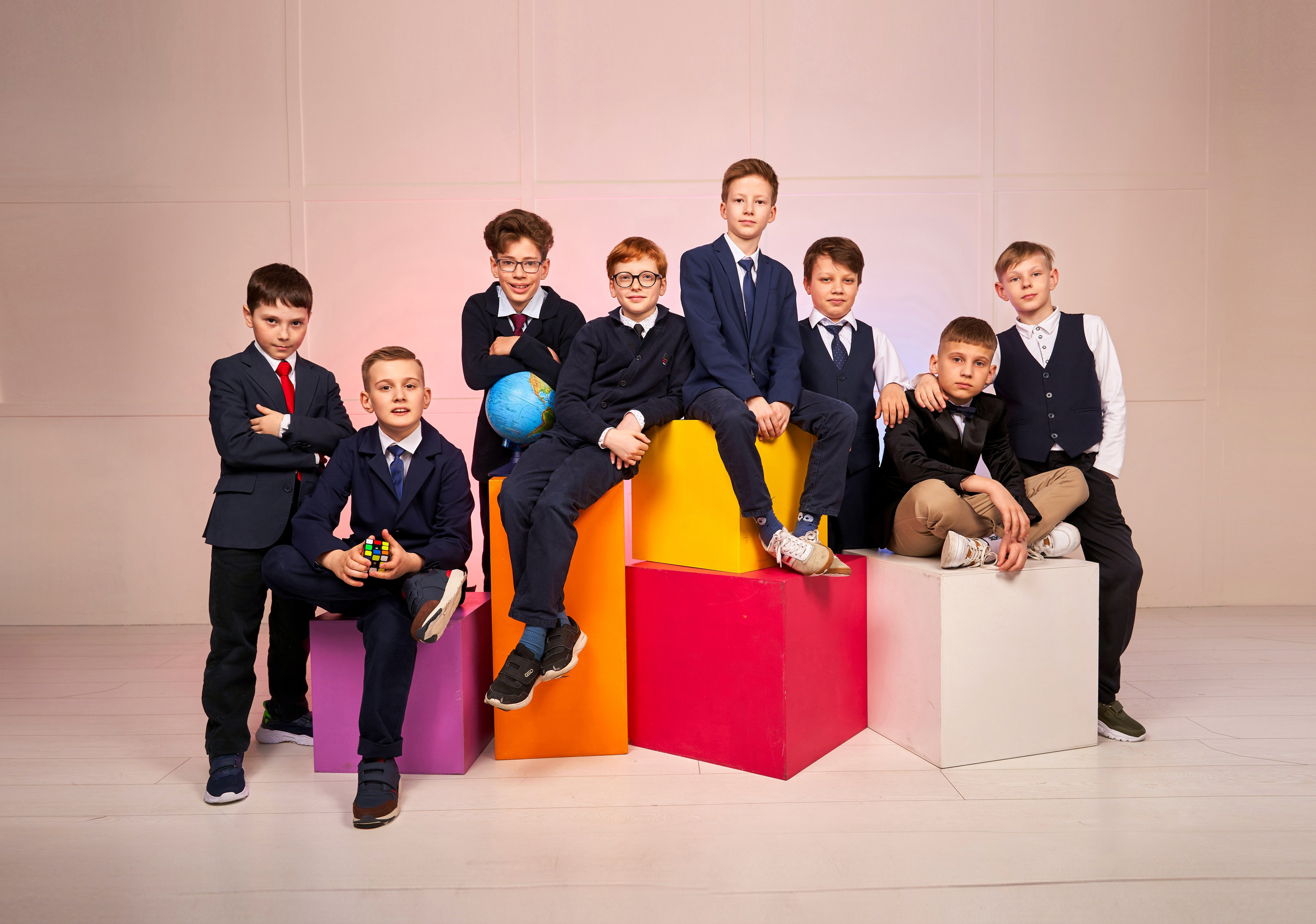 Выпускные альбомы для младших классов в Красноярске от AlbomKras 📚👶. AlbomKras -выпускные альбомы Красноярска с авторским дизайном и качественной фотосъемкой! ⭐⭐⭐⭐⭐ 5.0