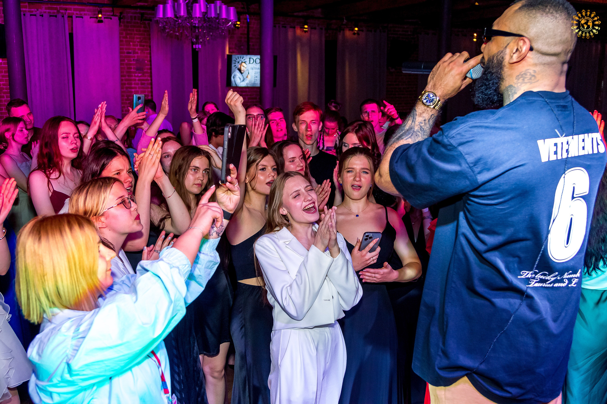 Выпускной 2023 (11-е классы) клуб «Джаггер», Москва. Репортажная съемка в Москве и области. Анималистика