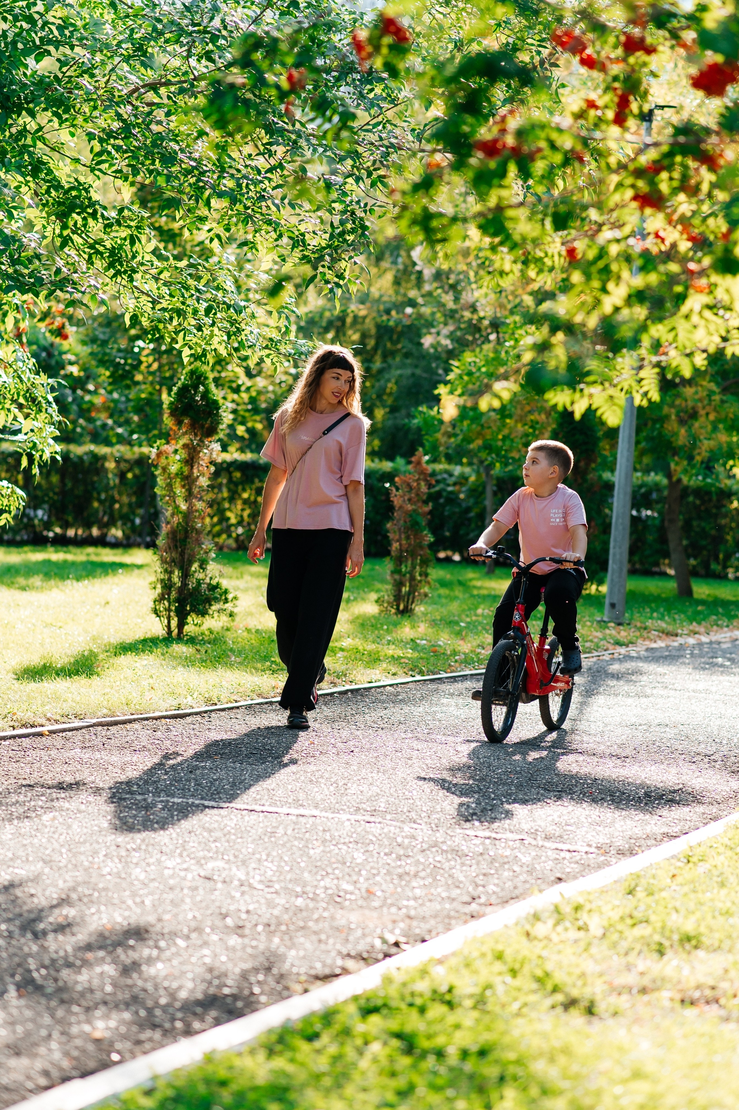 Мама и сын. Прогулка. Семейный фотограф в Оренбурге Анна Рожкова