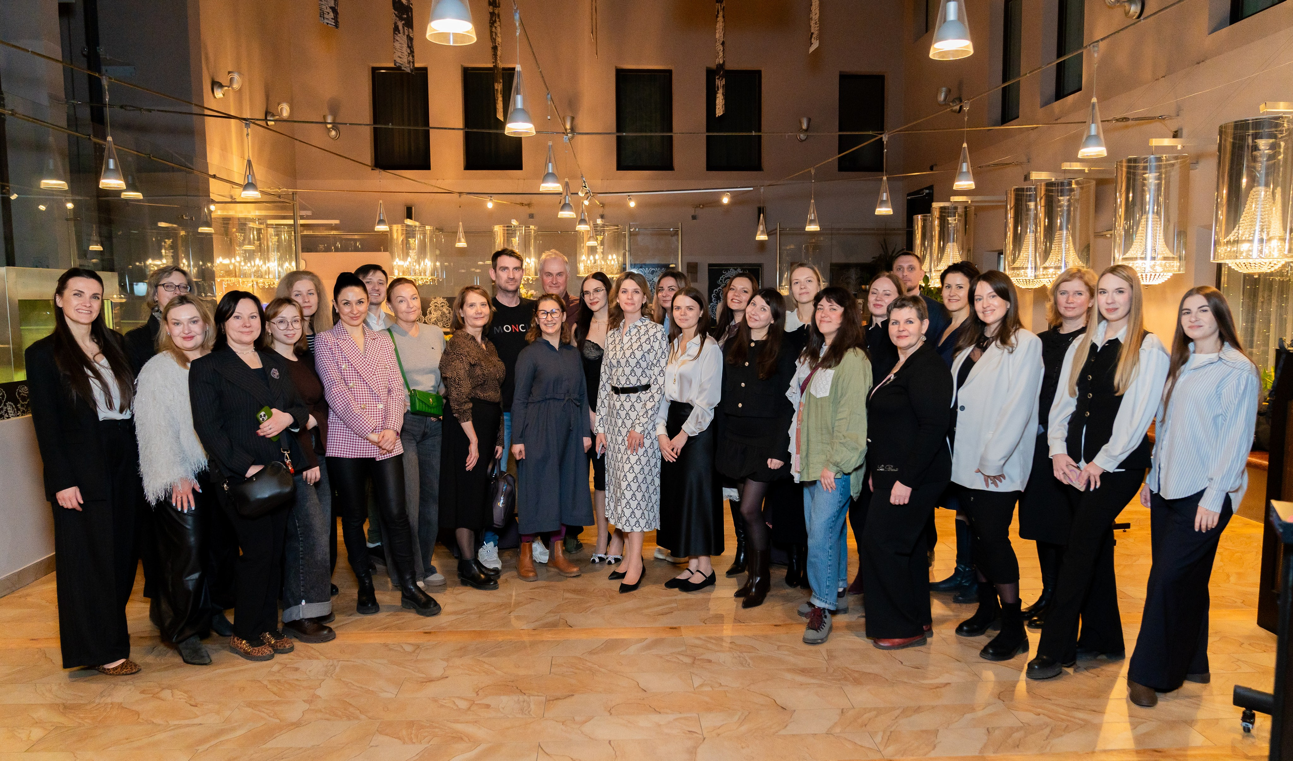 Большая групповая фотография участников и организаторов корпоративного мероприятия в Radisson Sonya. Фото Евгения Мальцева (evrednix.ru).