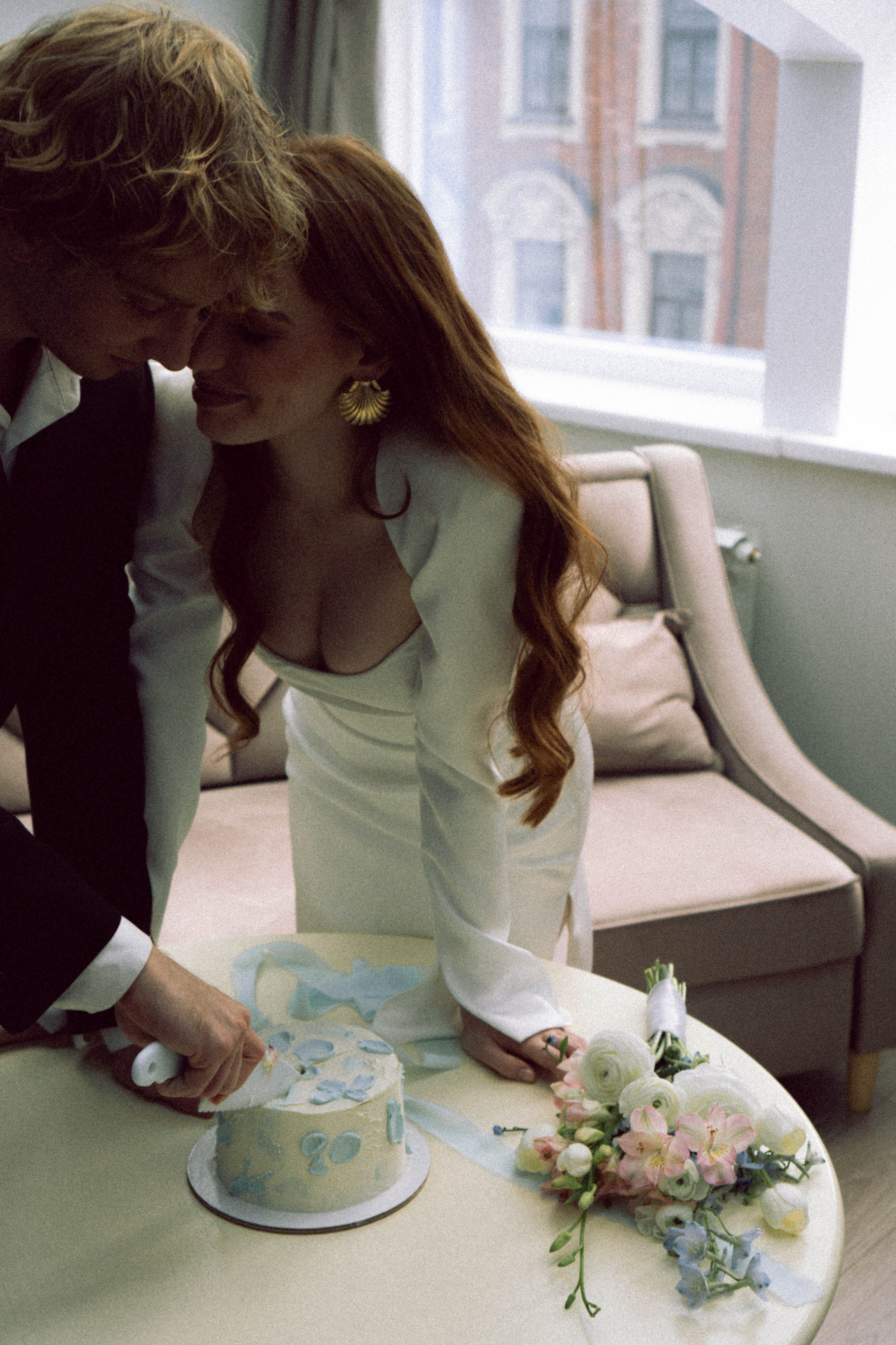 СВАДЕБНАЯ СЬЕМКА В ОТЕЛЕ. СБОРЫ ЖЕНИХА И НЕВЕСТЫ И ТАКЖЕ ТОР И ПОДГОТОВКА К ПРОГУЛКЕ. Профессиональный фотограф, Санкт-Петербург — Виктория Богомолова