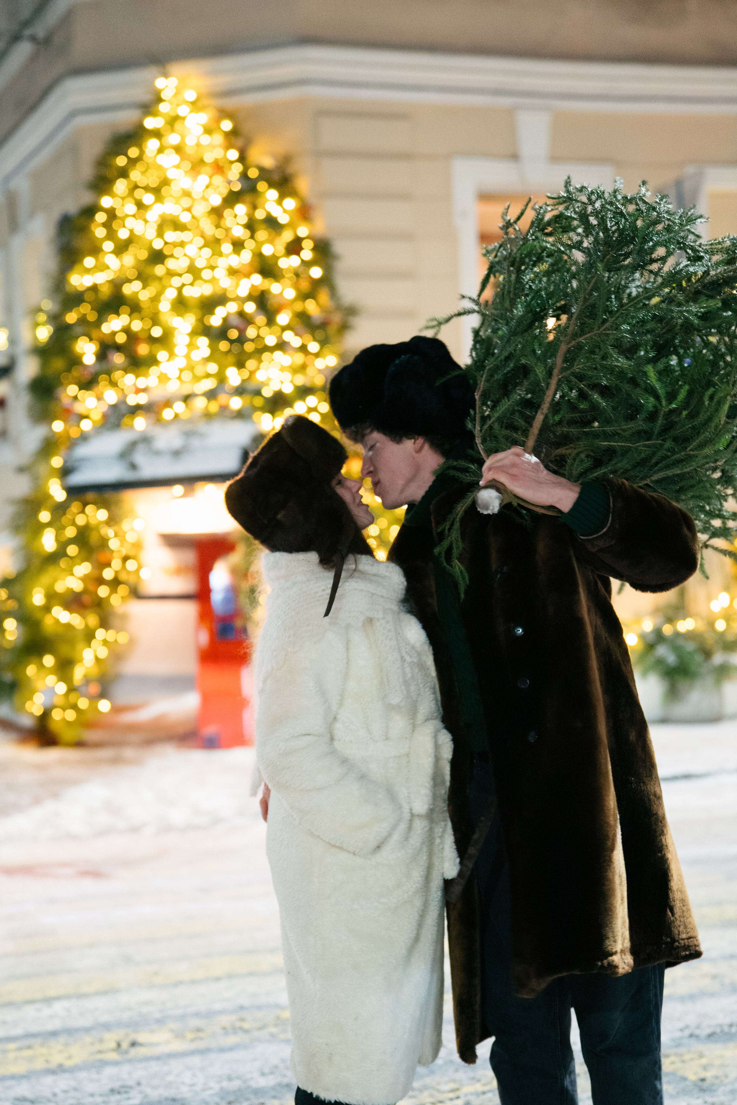 НОВОГОДНЯЯ ПРОГУЛКА ПАРЫ ПО ЧЕРНЫШЕВСКОЙ ПЕРЕД НОВЫМ ГОДОМ. Профессиональный фотограф, Санкт-Петербург — Виктория Богомолова