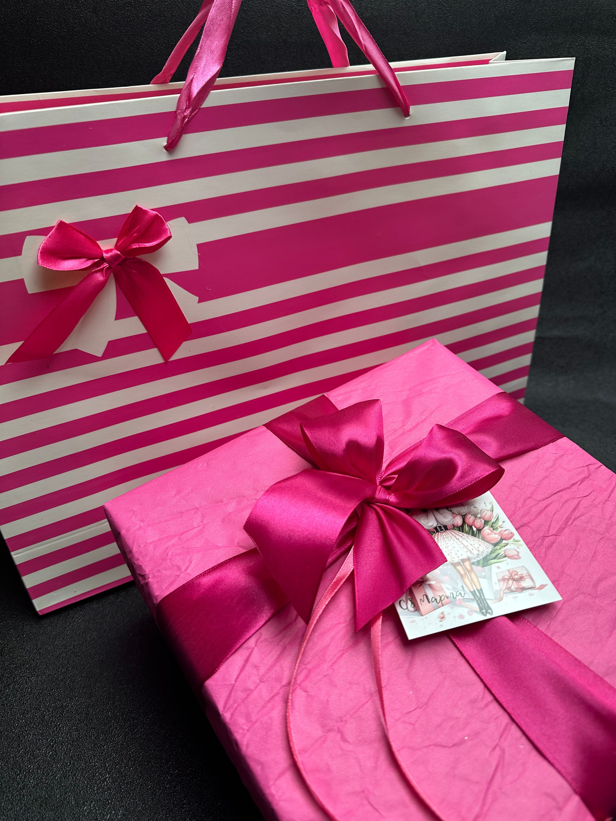 Оформление подарка «Фуксия». Студия подарочных наборов «Владия»