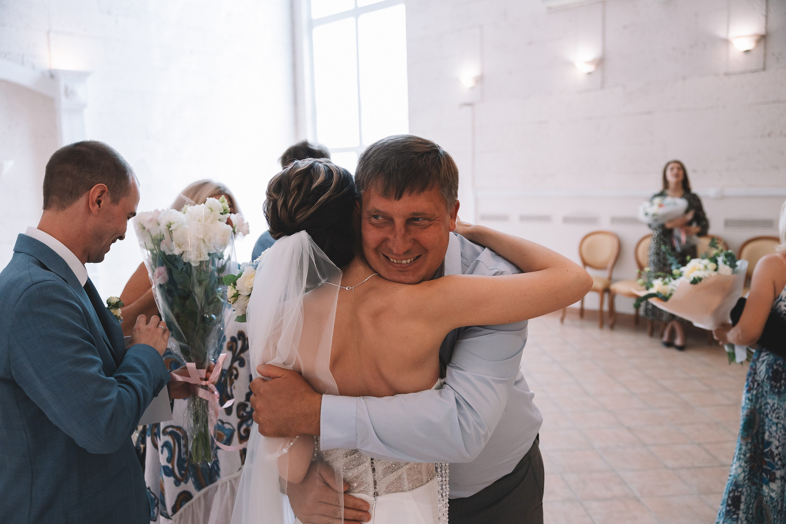 Свадебная фотосессия с росписью в ЗАГСе Видное и фотосессией с машиной. Свадебный фотограф в Москве — Оскар Гелманов