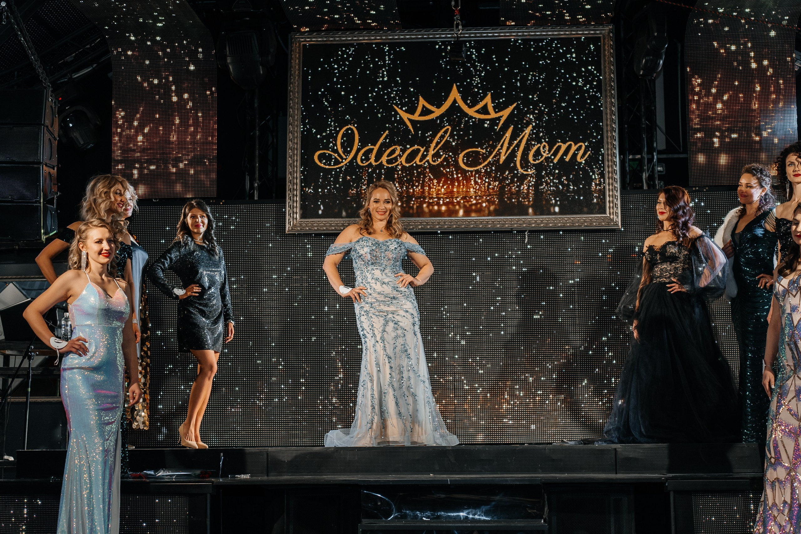 Идеальная мама. Для тех, кто не ждёт удачи, а создаёт её. Каждая фотосессия — это твой момент, твой стиль, твой успех. 📸