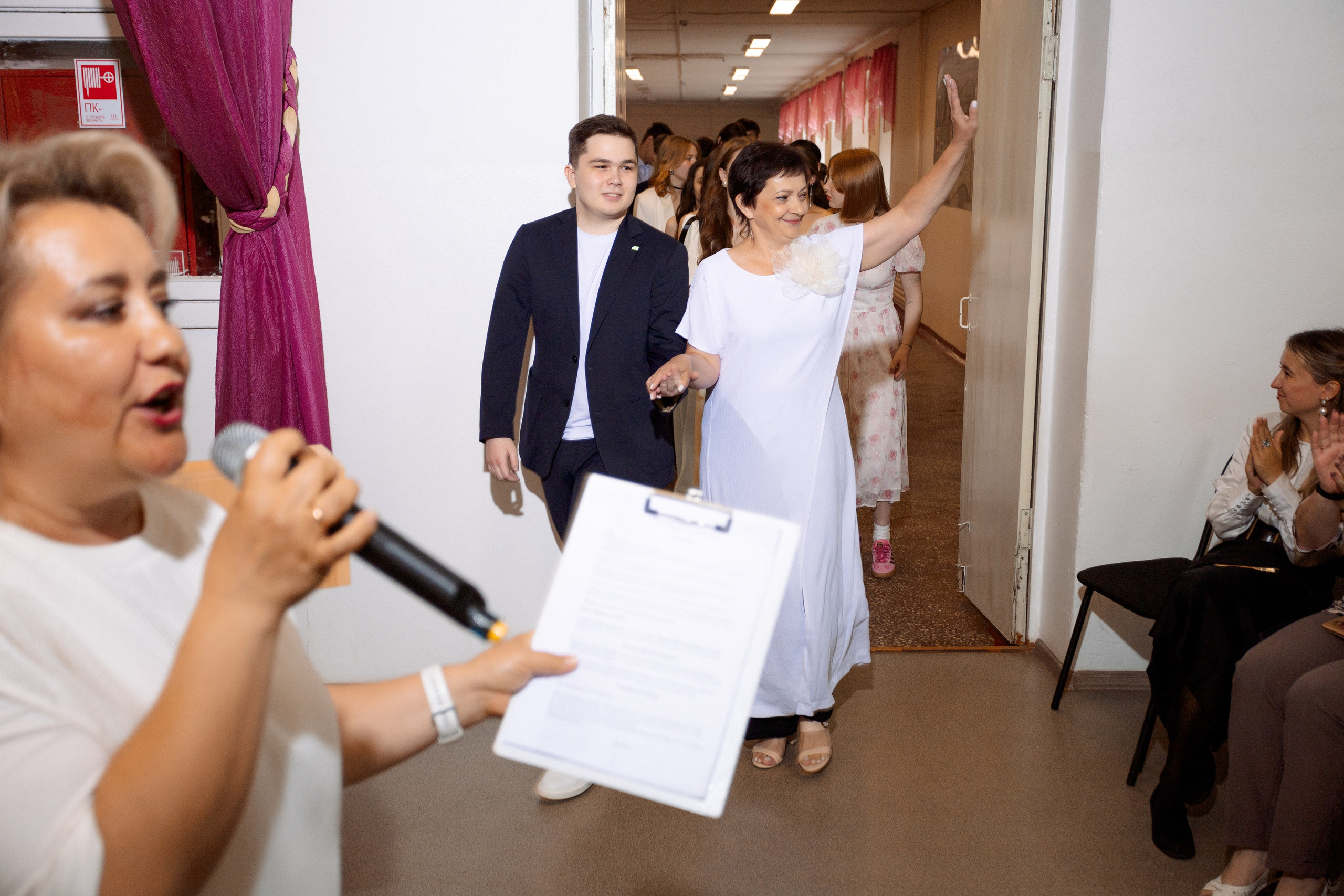 ВРУЧЕНИЕ АТТЕСТАТОВ: Пример. Все фото. Профессиональный фотограф в Ижевске Леша Петров