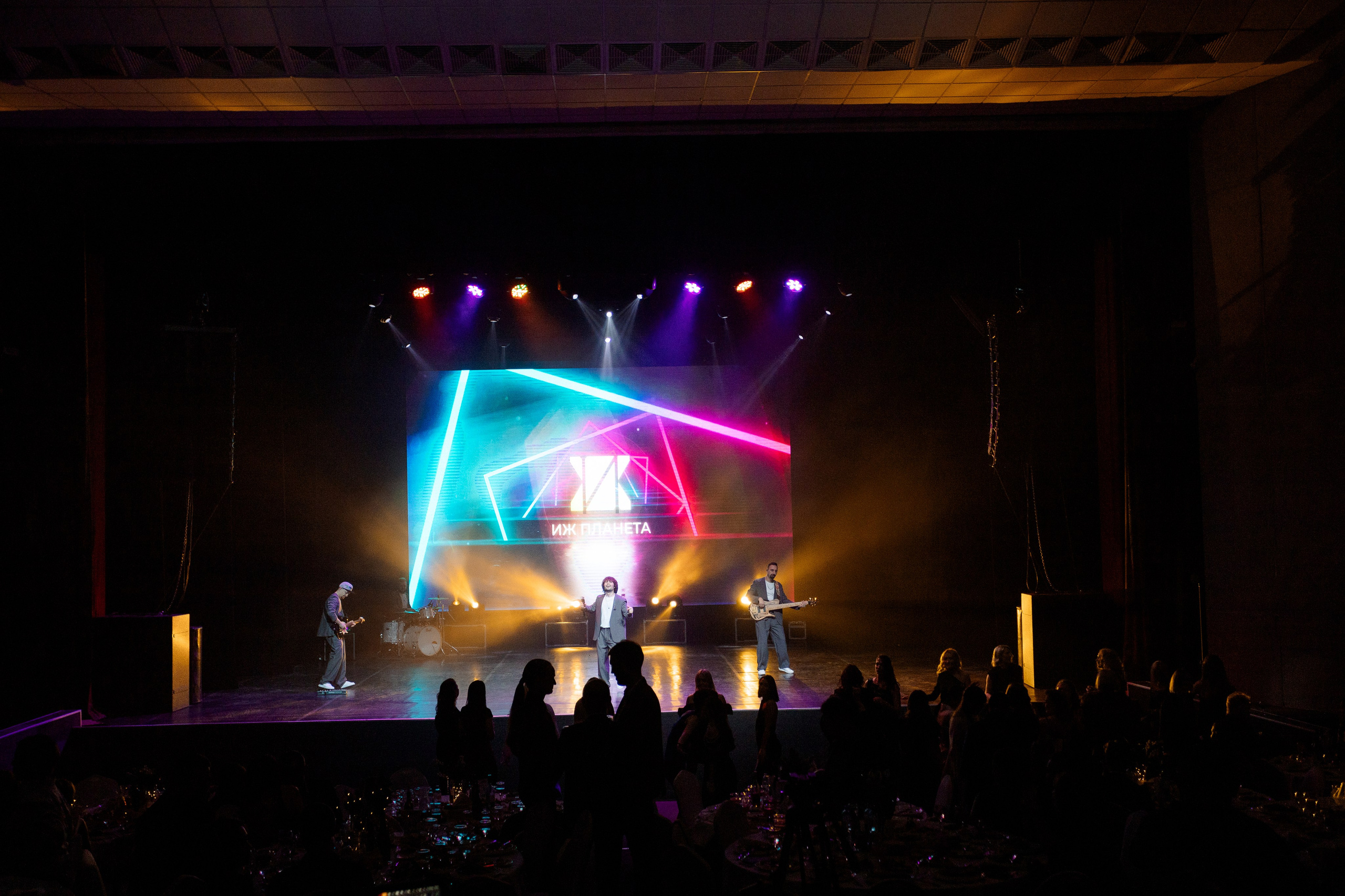 РЕПОРТАЖ: НОВЫЙ ГОД В ДК МЕТАЛЛУРГ. Профессиональный фотограф в Ижевске Леша Петров