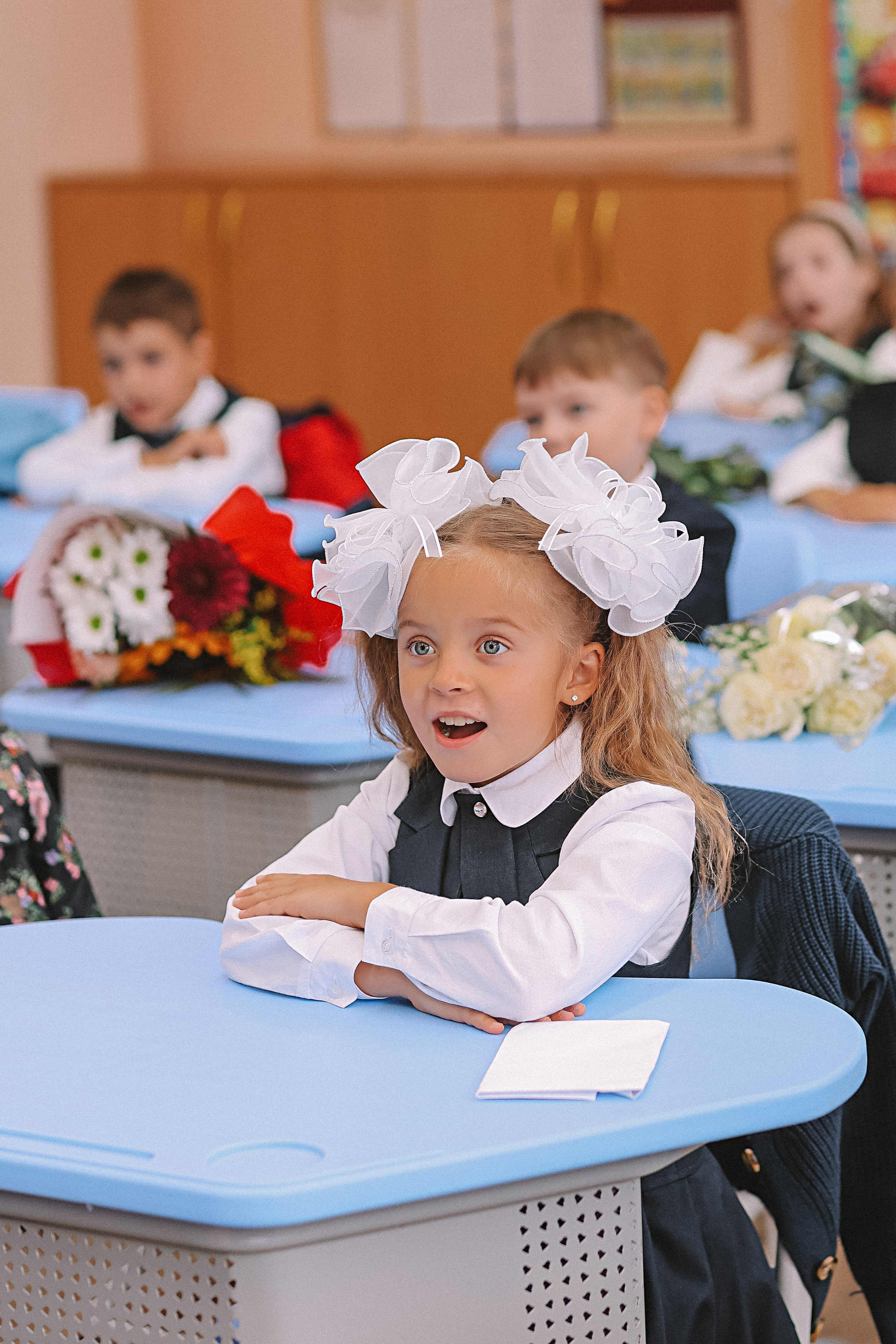 1 сентября линейка+кл час+портреты. Семейный фотограф Тюмень, фотограф на роды Салмина Мария