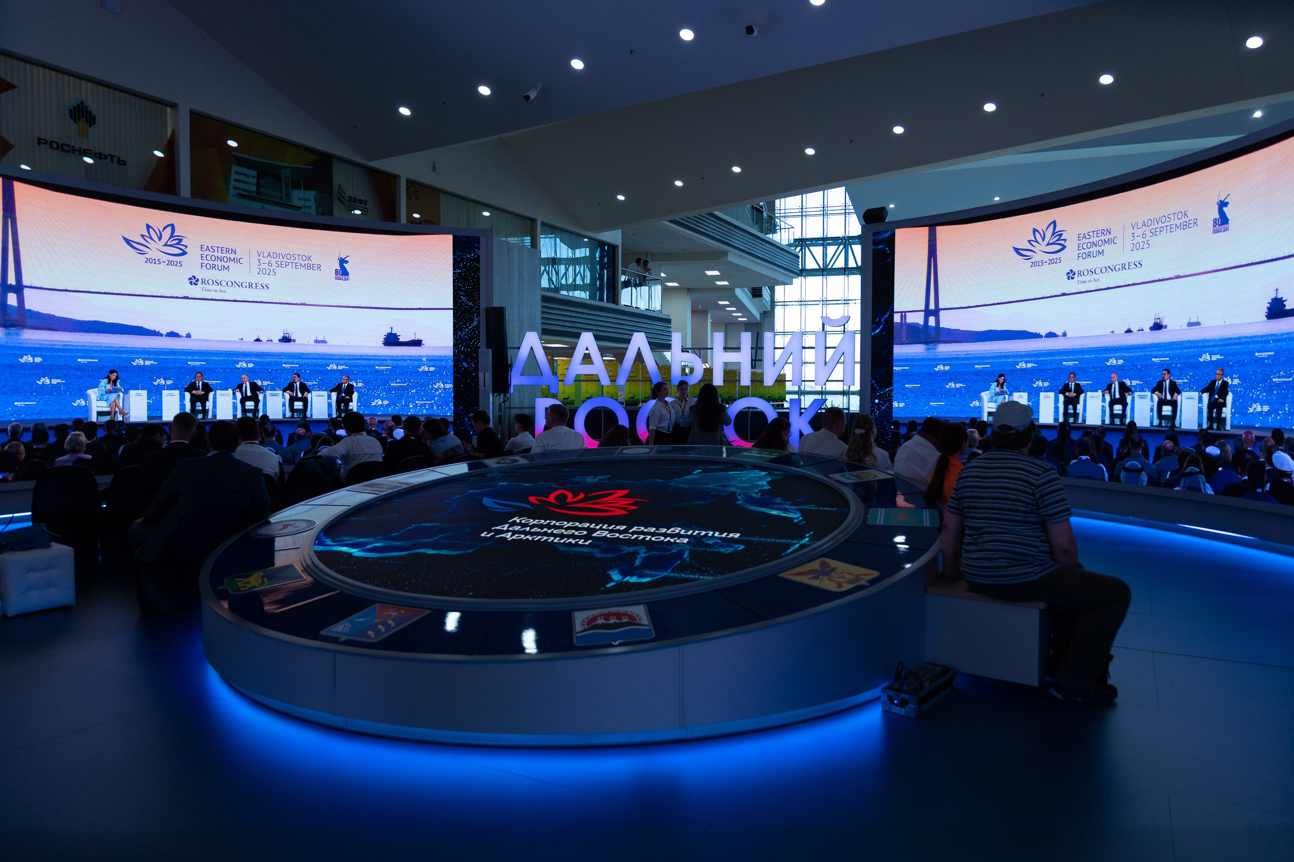 ВЭФ 2025. Олег Катакинов| Репортажный фотограф в городе у моря (Владивосток)