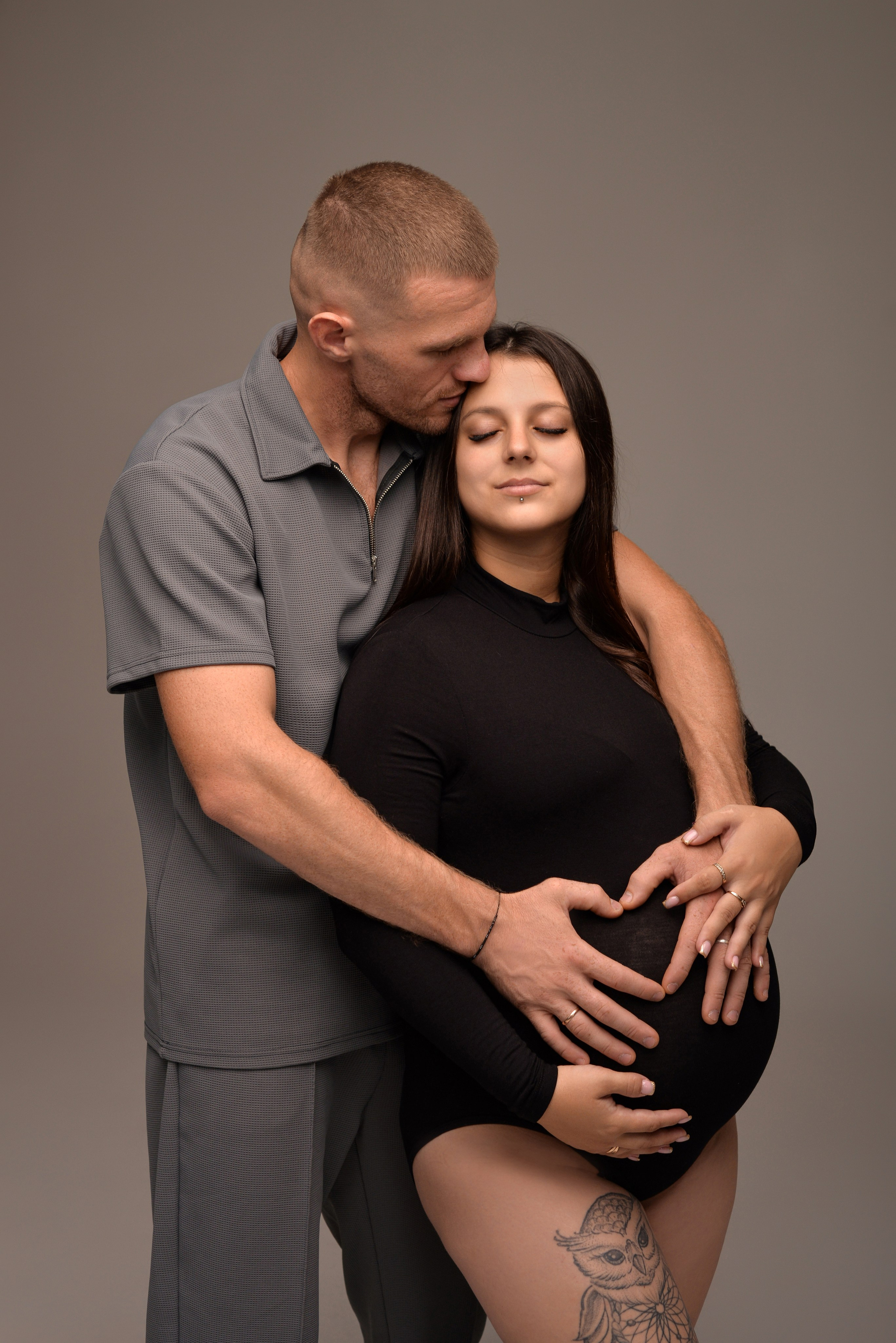 Беременность съемка, Мария с мужем в студии. Семейный и свадебный фотограф Галина Абакумова, фотосессии в Белгороде