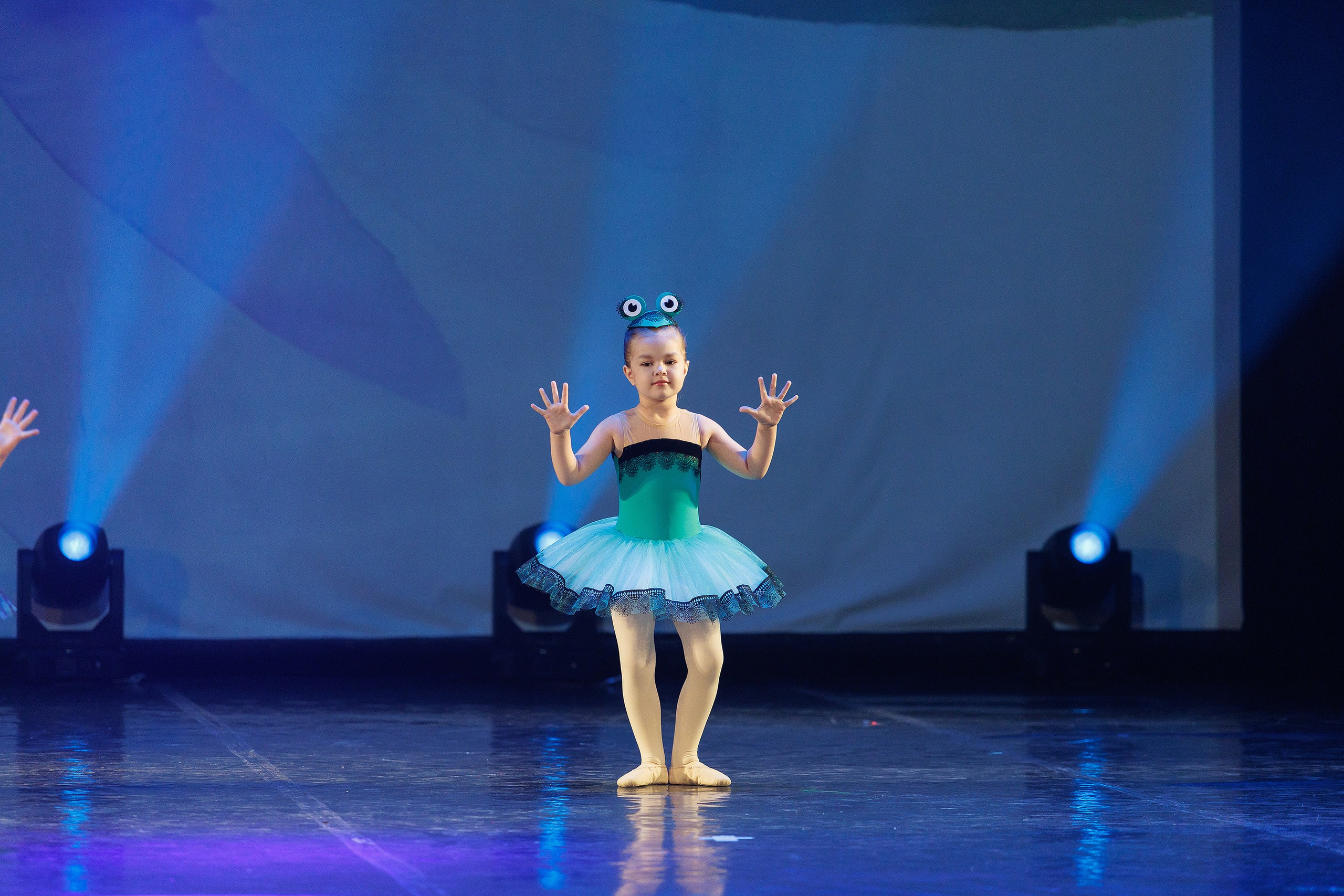 Репортажная фотосъемка отчетного концерта студии танцвев LilBallerine. Профессиональный фотограф в Новосибирске