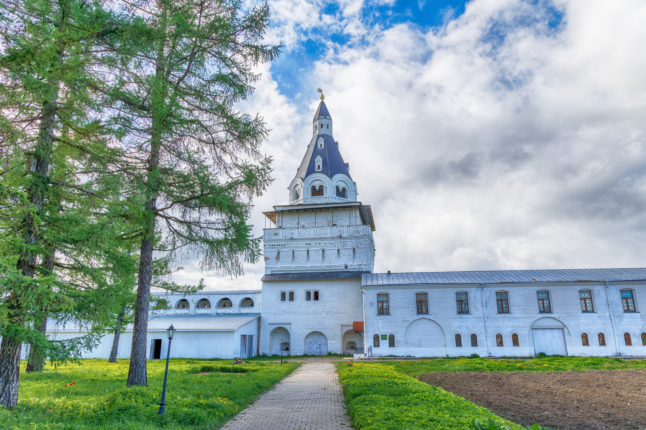 Путешествие во времени: Иосифо-Волоцкий монастырь. 1000 куполов России, фотопроект Вадима Квятковского и Надежды Ельцовой