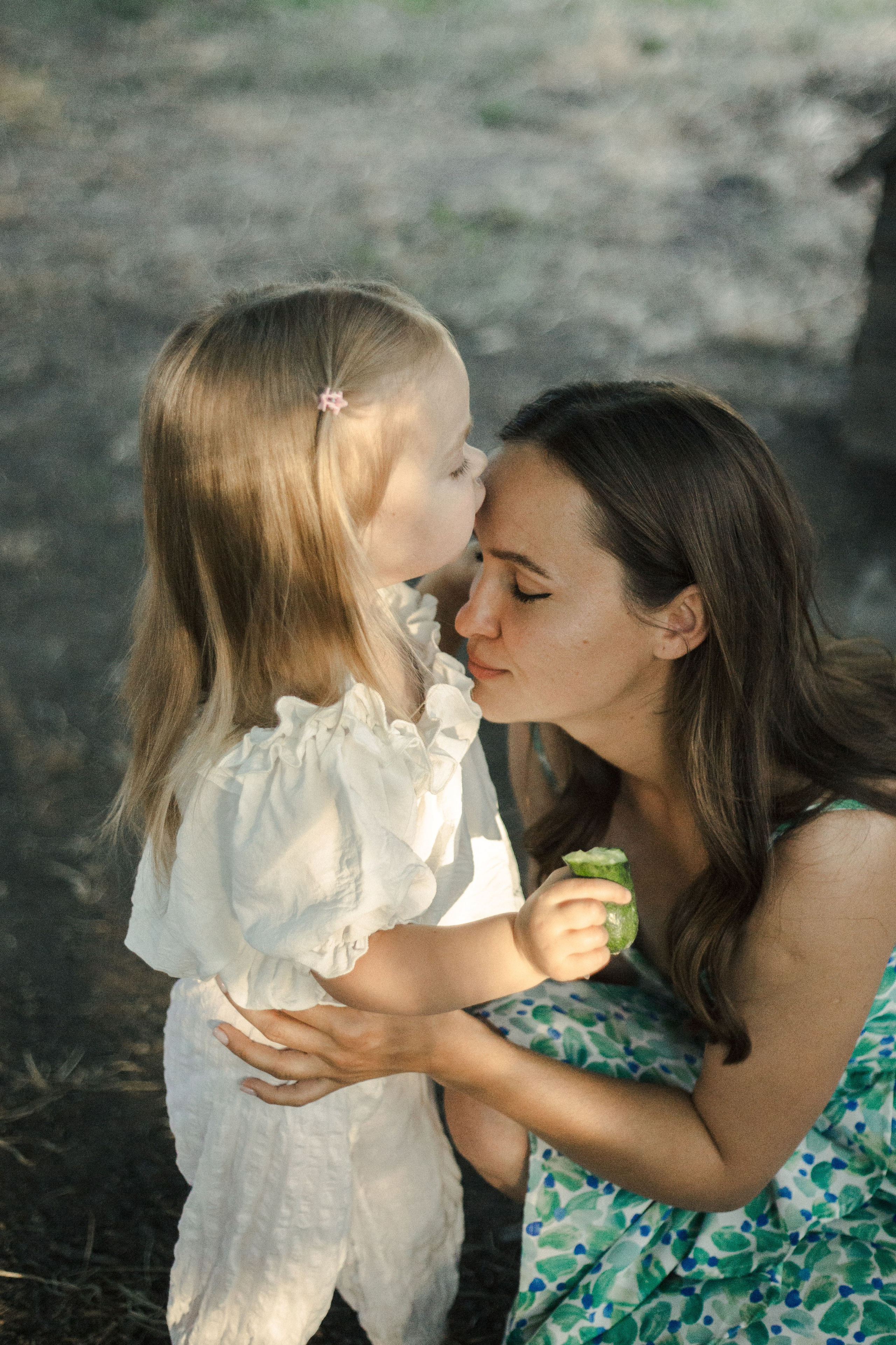 У бабушки в саду. Елизавета и Мария. Фотограф в Ростове-на-Дону и Краснодаре Елизавета Киселёва