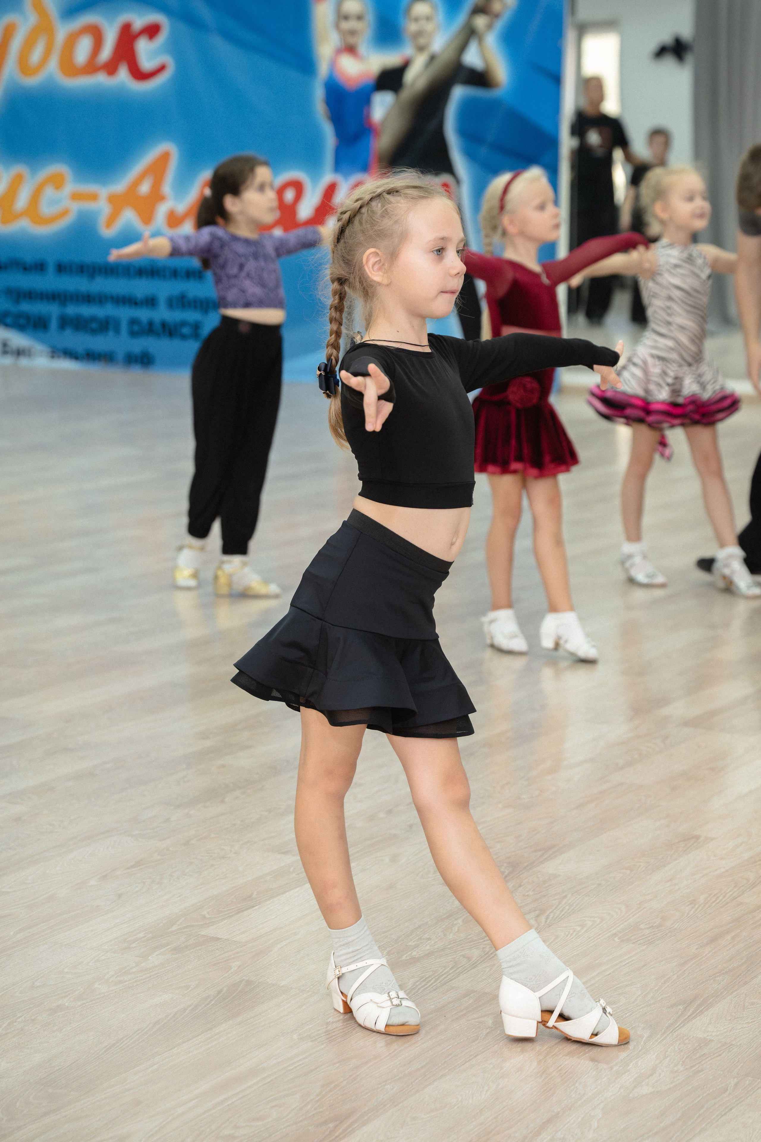 Группа 7-11 лет первый и второй год обучения. КонТакт — спортивные бальные танцы в Москве