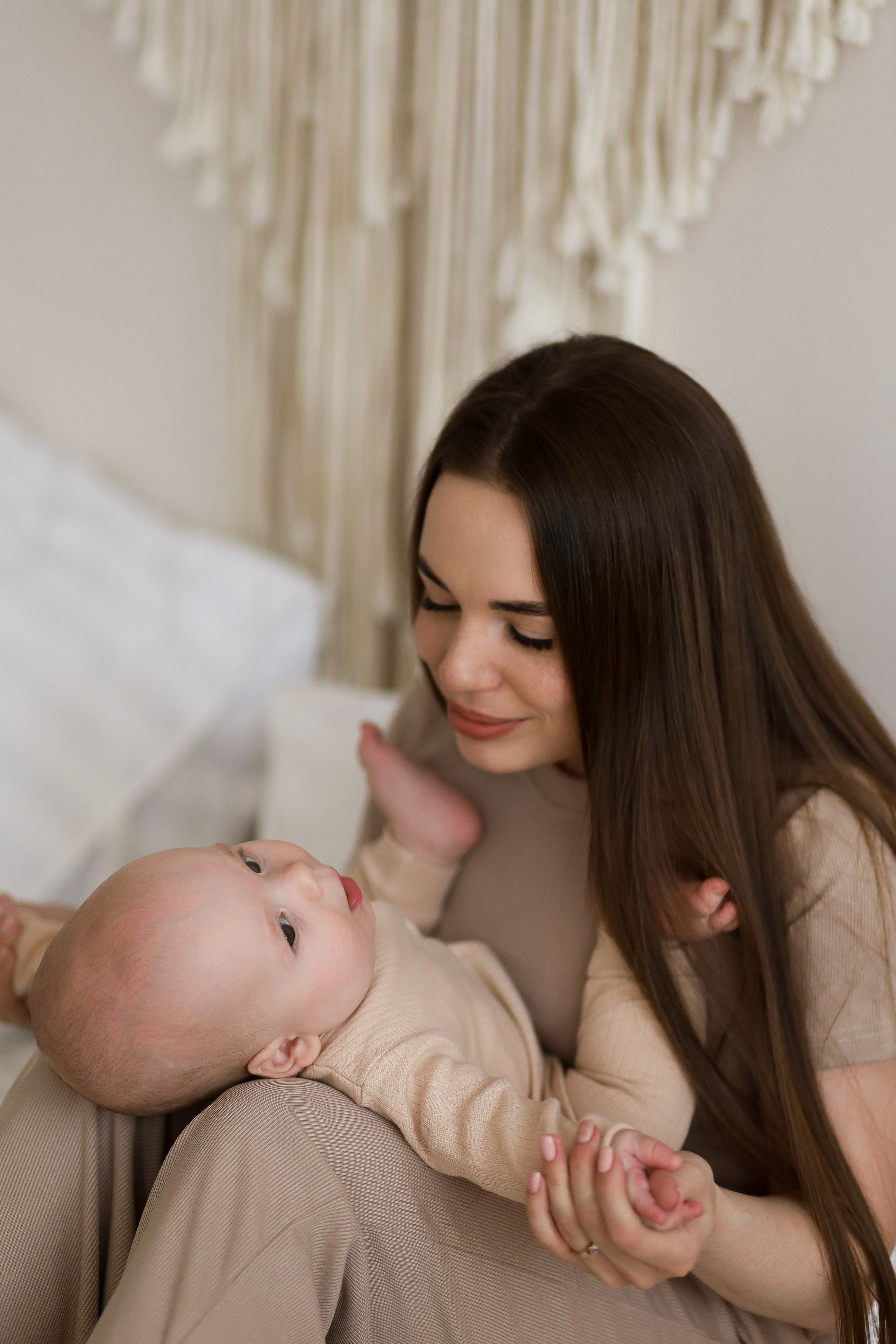 Семейная съёмка в белом зале. ФОТОГРАФ ХАБАРОВСК АНАСТАСИЯ РАЧЕНКОВА