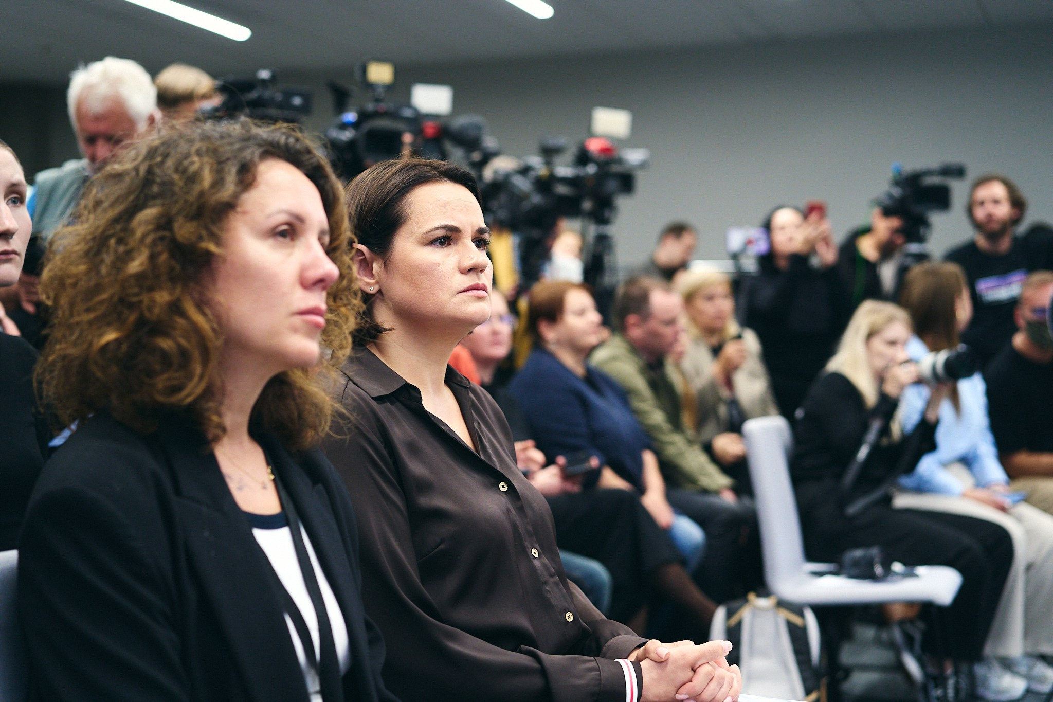Press conference with Sviatlana Tsikhanouskaya and released political prisoners. Photographer in Vilnius