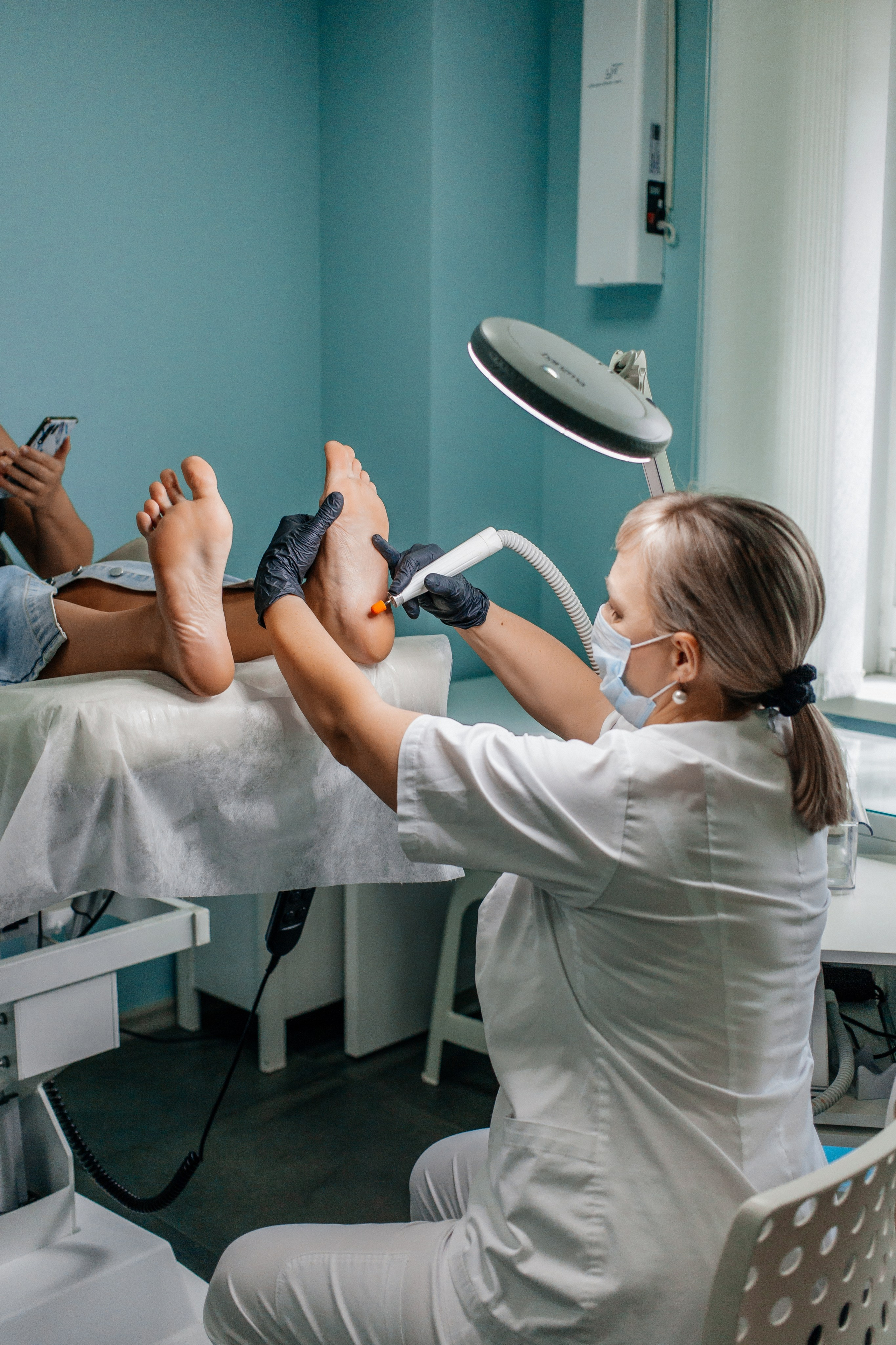 Что ты покупаешь, когда обращаешься ко мне? Отвечаю: готовую ленту на месяцы вперед. Ты не просто платишь за съемку! Ты инвестируешь в развитие собственного бренда, чтобы зарабатывать больше.Меня зовут Анна Островская и я твой контент-фотограф. Пиши и я сделаю для тебя визуал, который отстроит тебя от конкурентов! 🔥