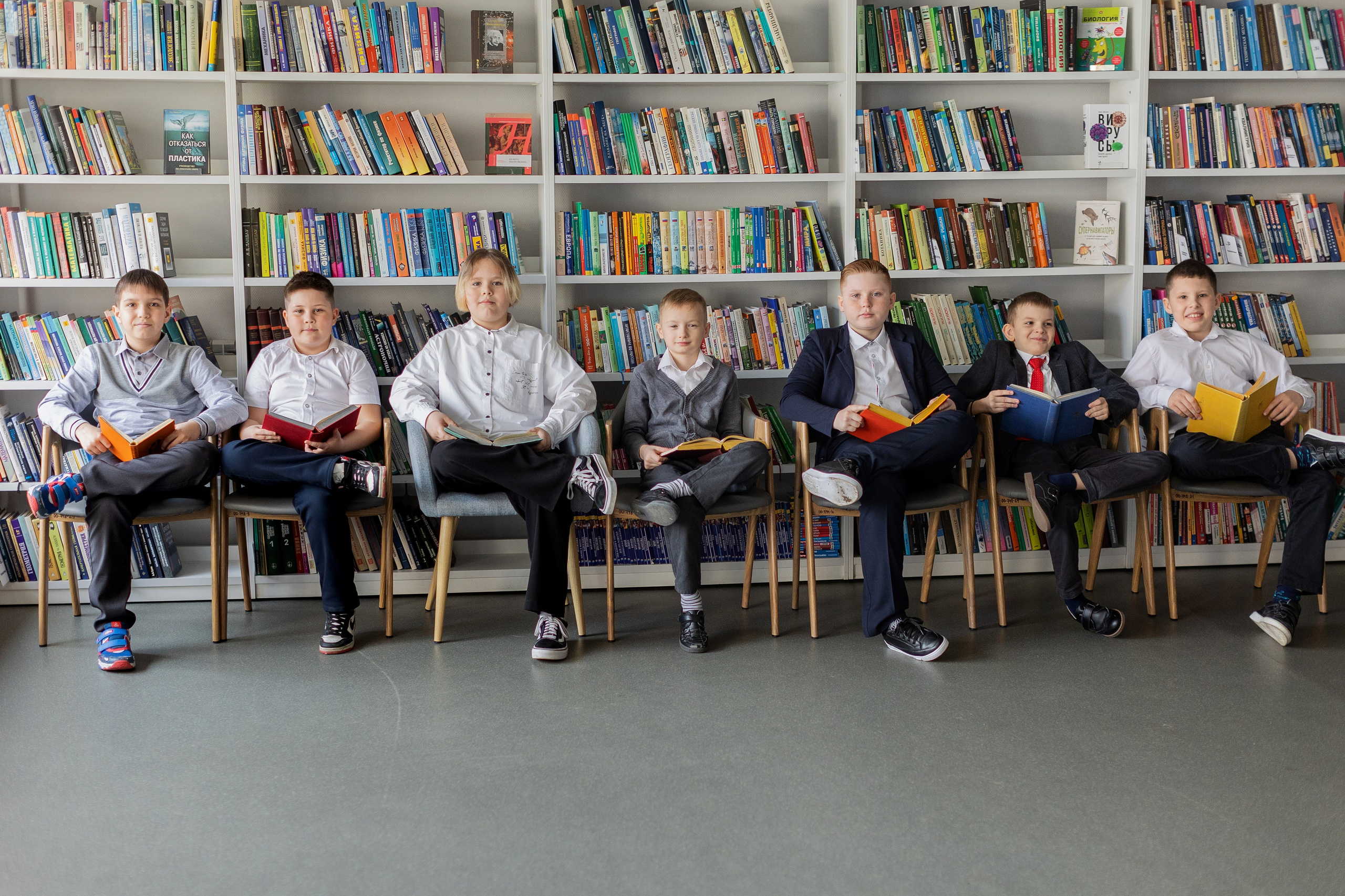 Съемка в библиотеке для выпускного альбома. Выпускные альбомы в Зеленограде и Москве