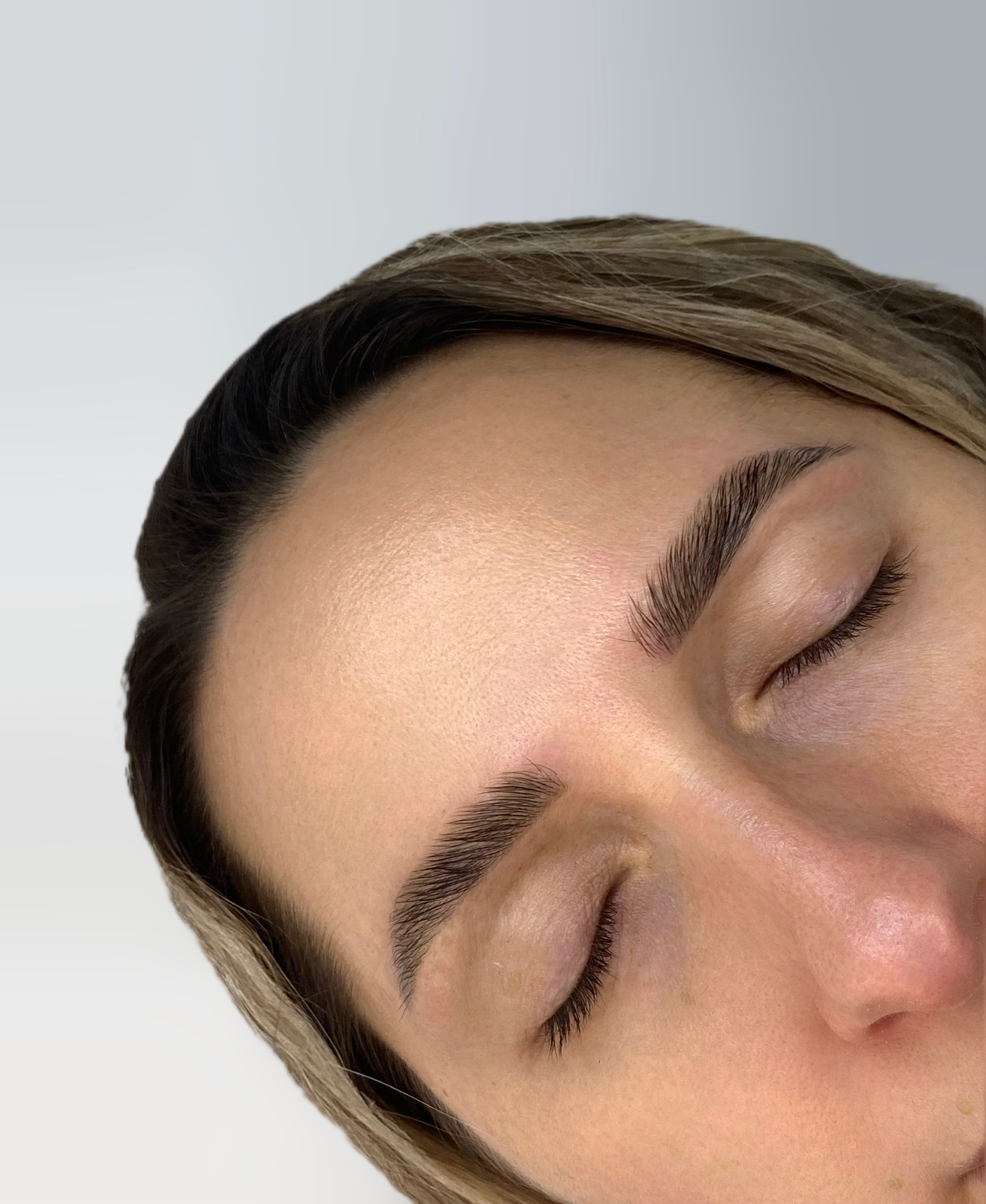 БРОВИ И РЕСНИЦЫ МОСКВА. СВАДЕБНЫЙ ВИЗАЖИСТ-СТИЛИСТ В МОСКВЕ ПРИЧЕСКИ МАКИЯЖ БРОВИ ВЫЕЗД