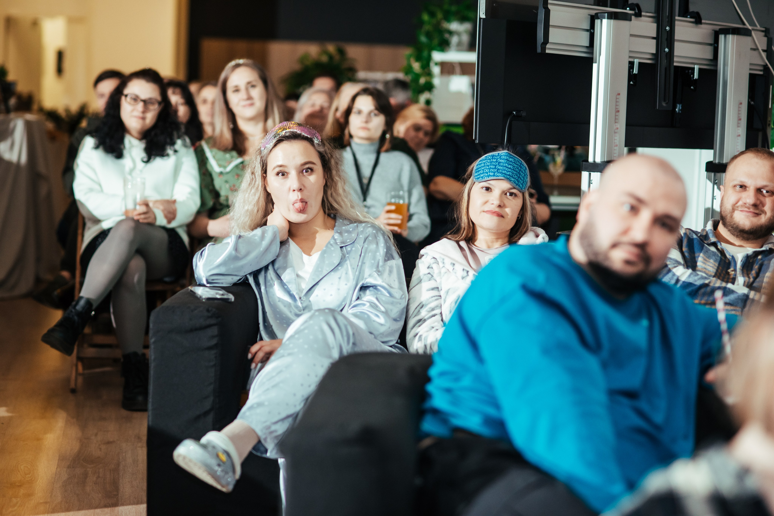 Фотосъёмка корпоратива в офисе в Санкт-Петербурге. Анастасия Петрович фотограф, фотокорреспондент в Москве и Санкт-Петербурге. Фотосъёмка репортажа, мероприятия, корпоративная съёмка, контент
