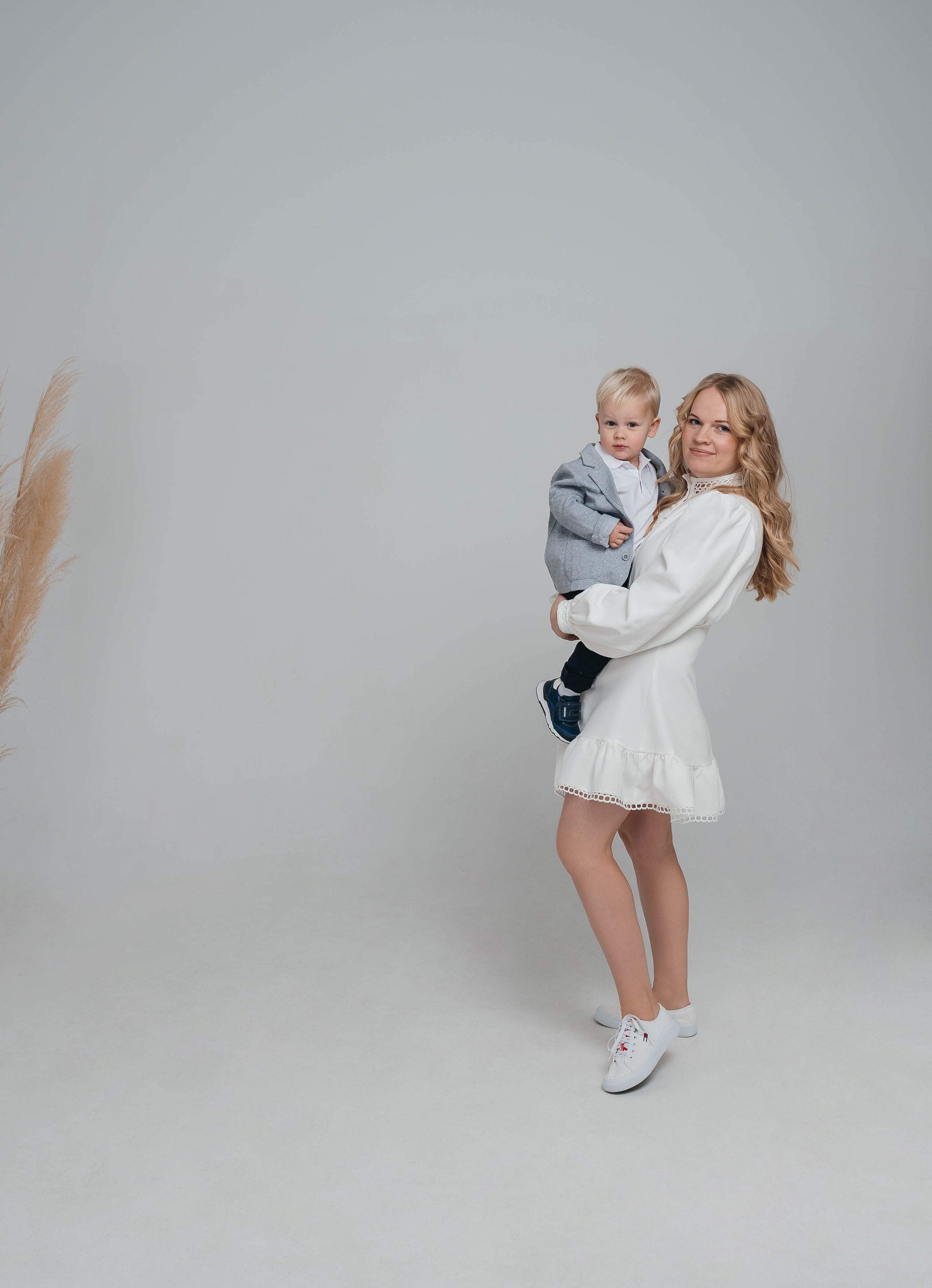 «Мама-дети» в стиле минимализм. Семейный фотограф Москва Путилково Гуляшова Екатерина