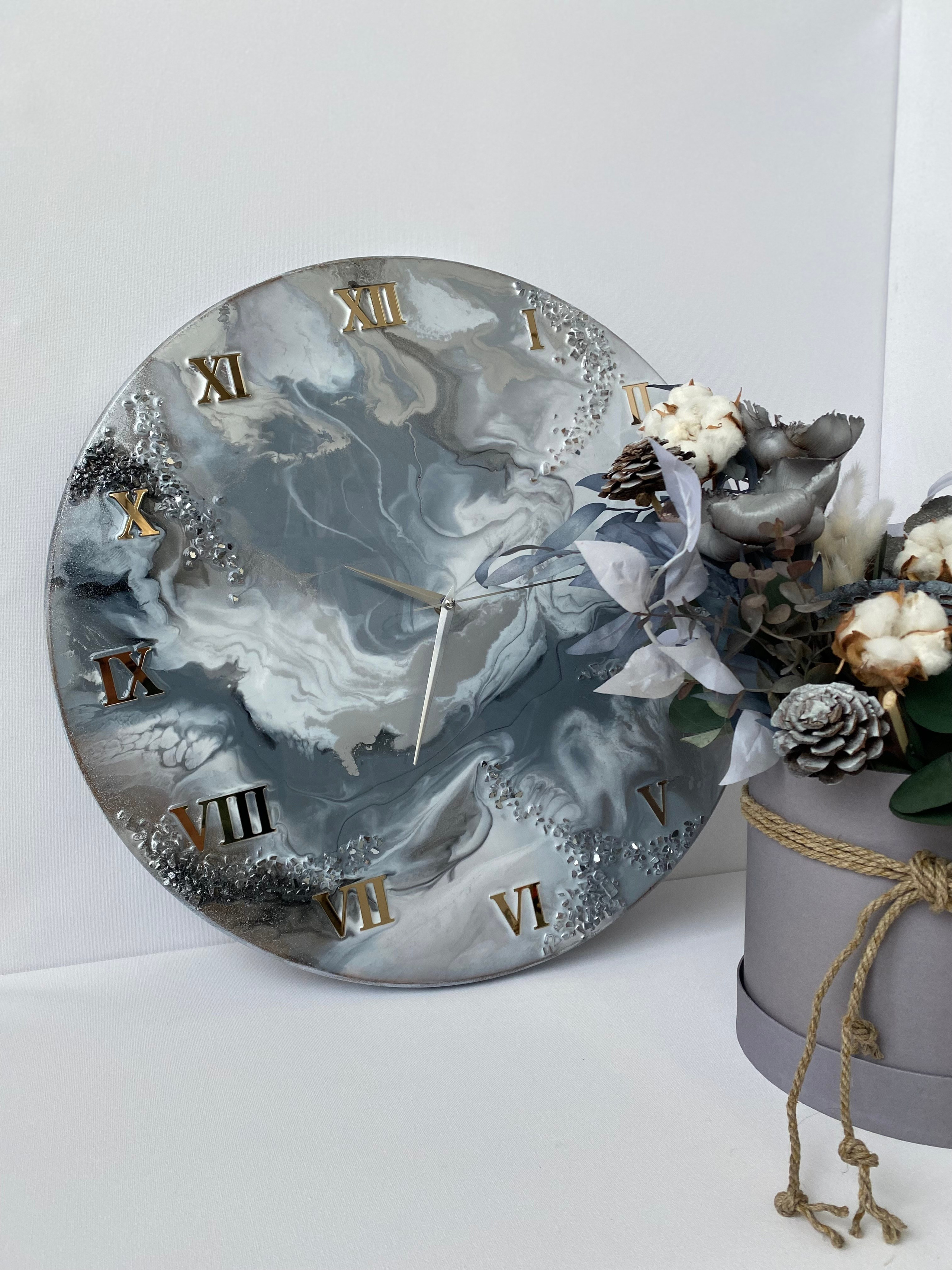 Часы из эпоксидный смолы. Художник Якимова Юлия картины в интерьер и предметы декора