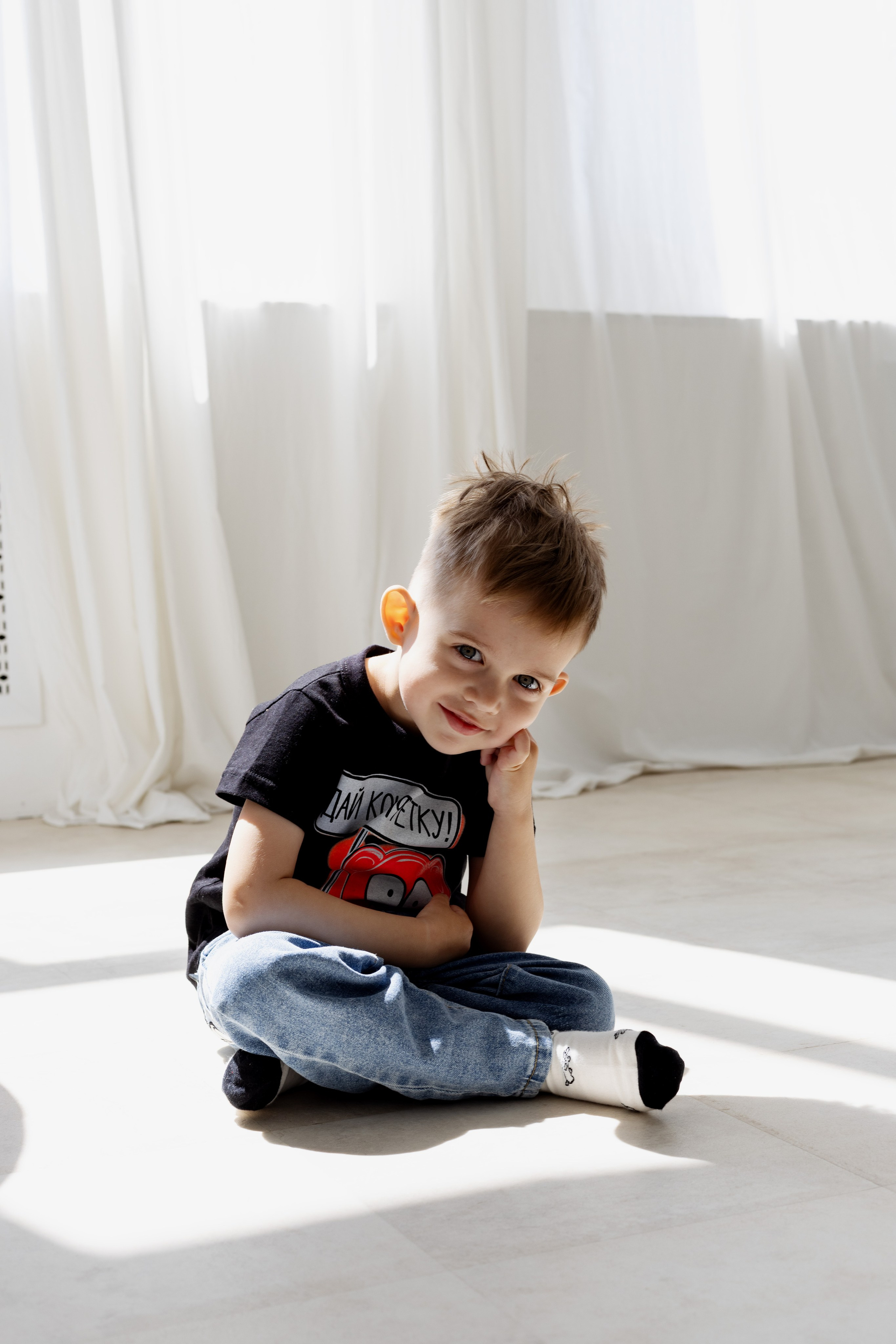 Семейная фотосессия в студии (Михаил, Крестина и Макар). Женский фотограф в Орске Новотроицке Динара Долганова